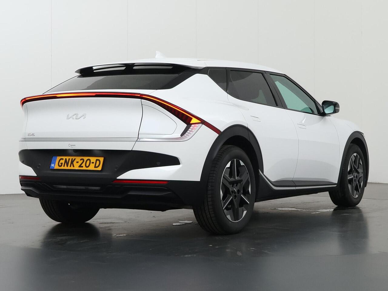 KIA EV6 Light Edition 63 kWh | Parkeercamera | Keyless Entry | Stoelverwarming | Apple Carplay | Android Auto |