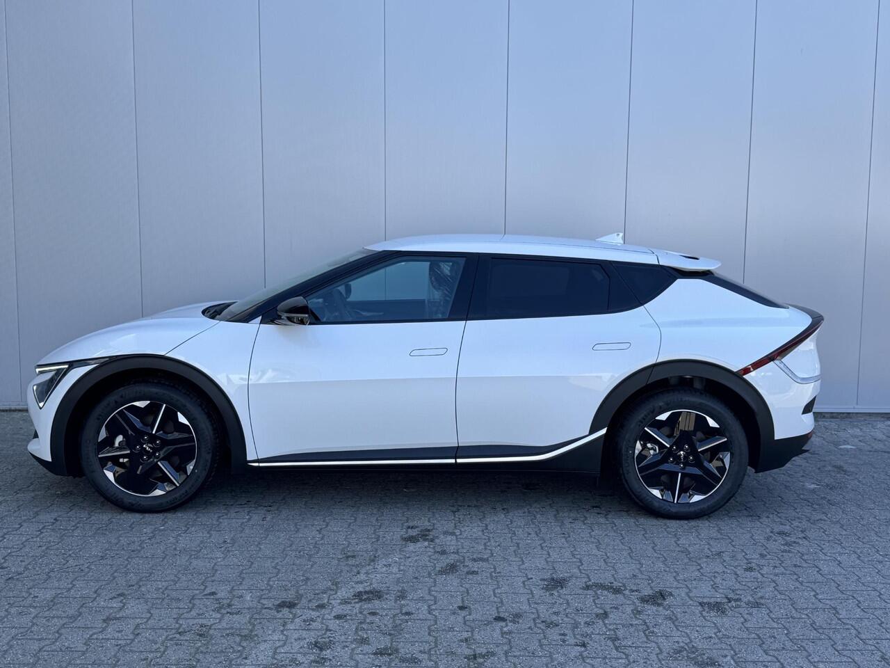 KIA EV6 Light Edition 63 kWh | Facelift | Trekhaak | Parkeercamera | Keyless Go | Stoelverwarming | Apple Carplay/Android Auto | Led Koplampen | 19" |