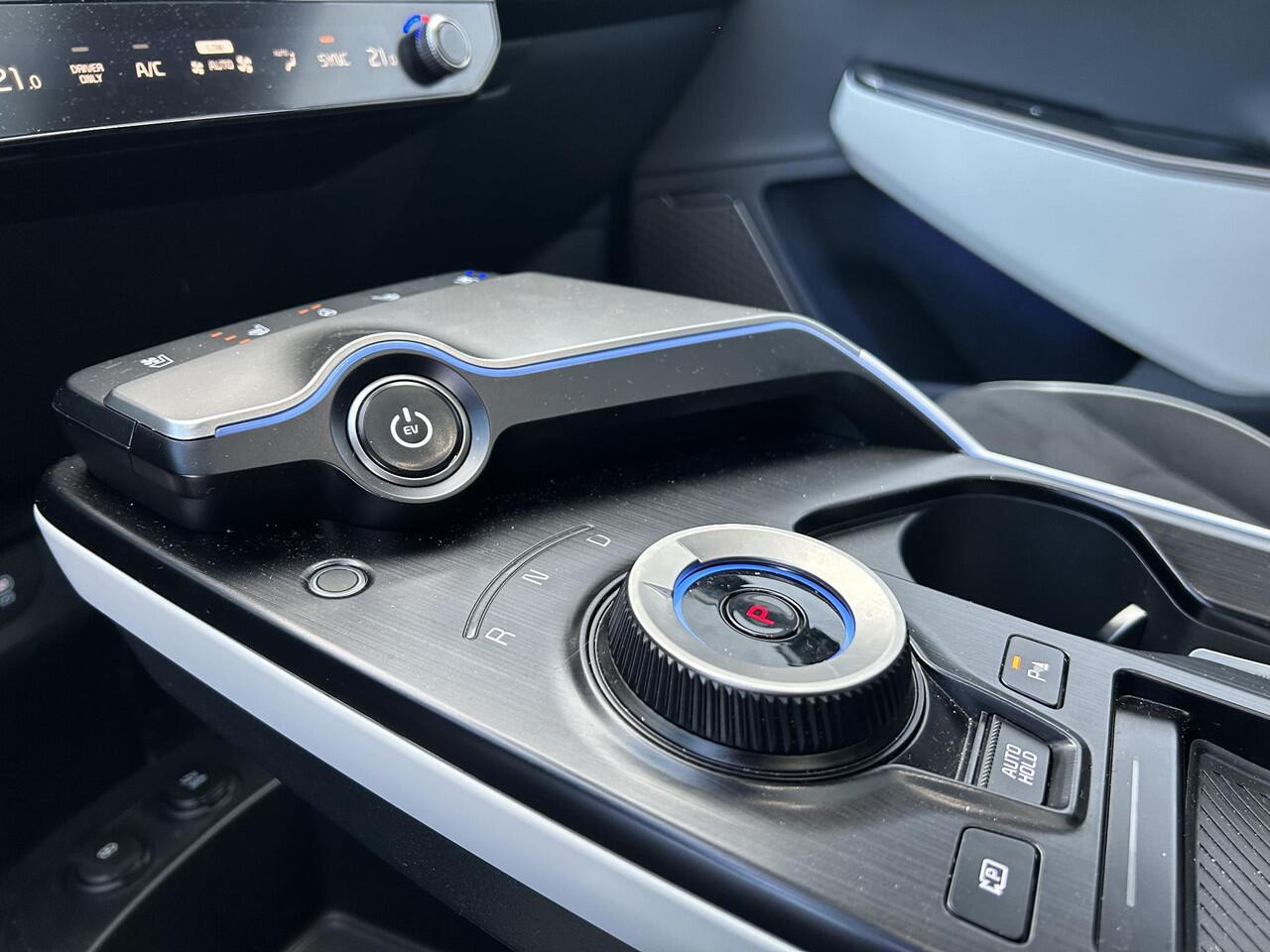 KIA EV6 GT Line 84 kWh Automaat | Pano | HUD | MeridianSound | 360-Camera | Alcantara/Leder | Memory Seats | Stoelverkoeling | Apple Carplay & Android Auto |