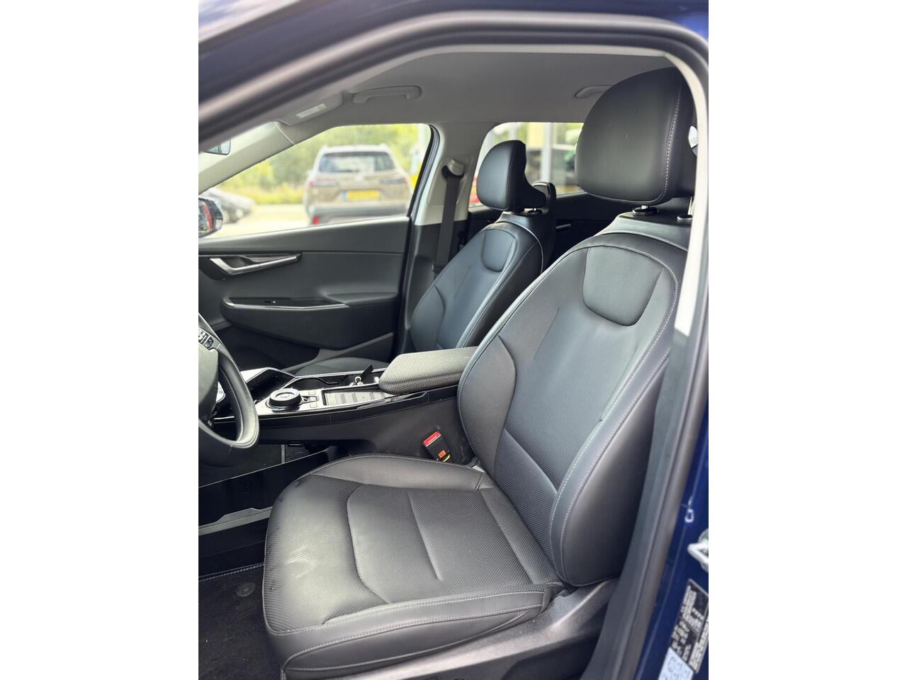 KIA EV6 Edition Advanced 77.4 kWh Stuur & Stoel verwarming | Climate control | Adaptive Cruise control | Achteruitrijcamera | LM Velgen | Elektr. stoelverstelling met geheugen