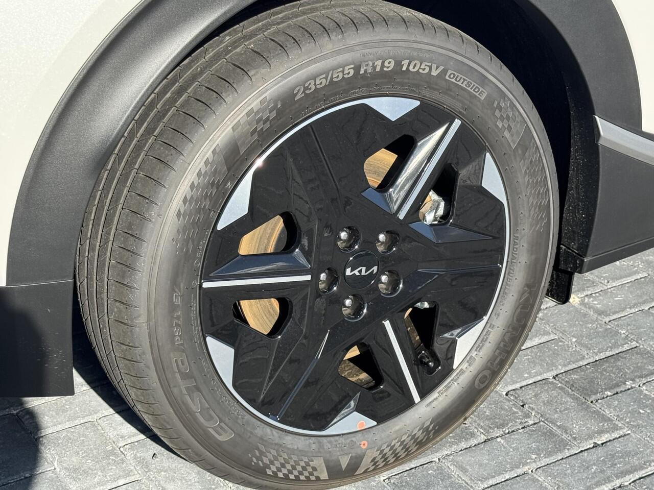 KIA EV6 Light Edition 63 kWh | Facelift | Trekhaak | Parkeercamera | Keyless Entry | Stoelverwarming | Apple Carplay/Android Auto | Led Koplampen | 19" |