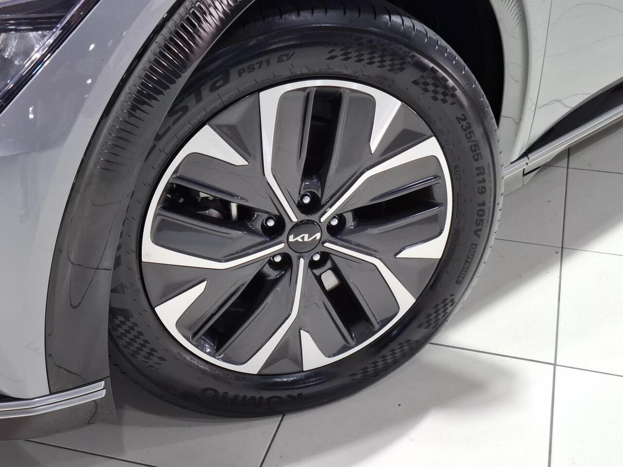 KIA EV6 Plus 77.4 kWh Trekhaak, Btw auto, NL auto, Apple Carplay/Android Auto, Navigatie, Stoel en stuur verwarming.