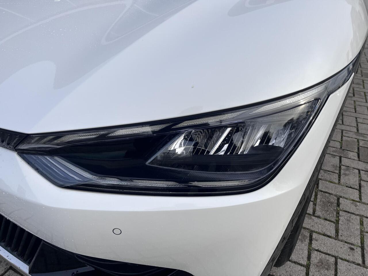 KIA EV6 Plus 77.4 kWh | BTW | Stoel en Stuurverwarming | Elektrische stoelen incl. geheugenfunctie | Trekhaak | Elektrische achterklep | 1e Eigenaar | 17% bijtelling