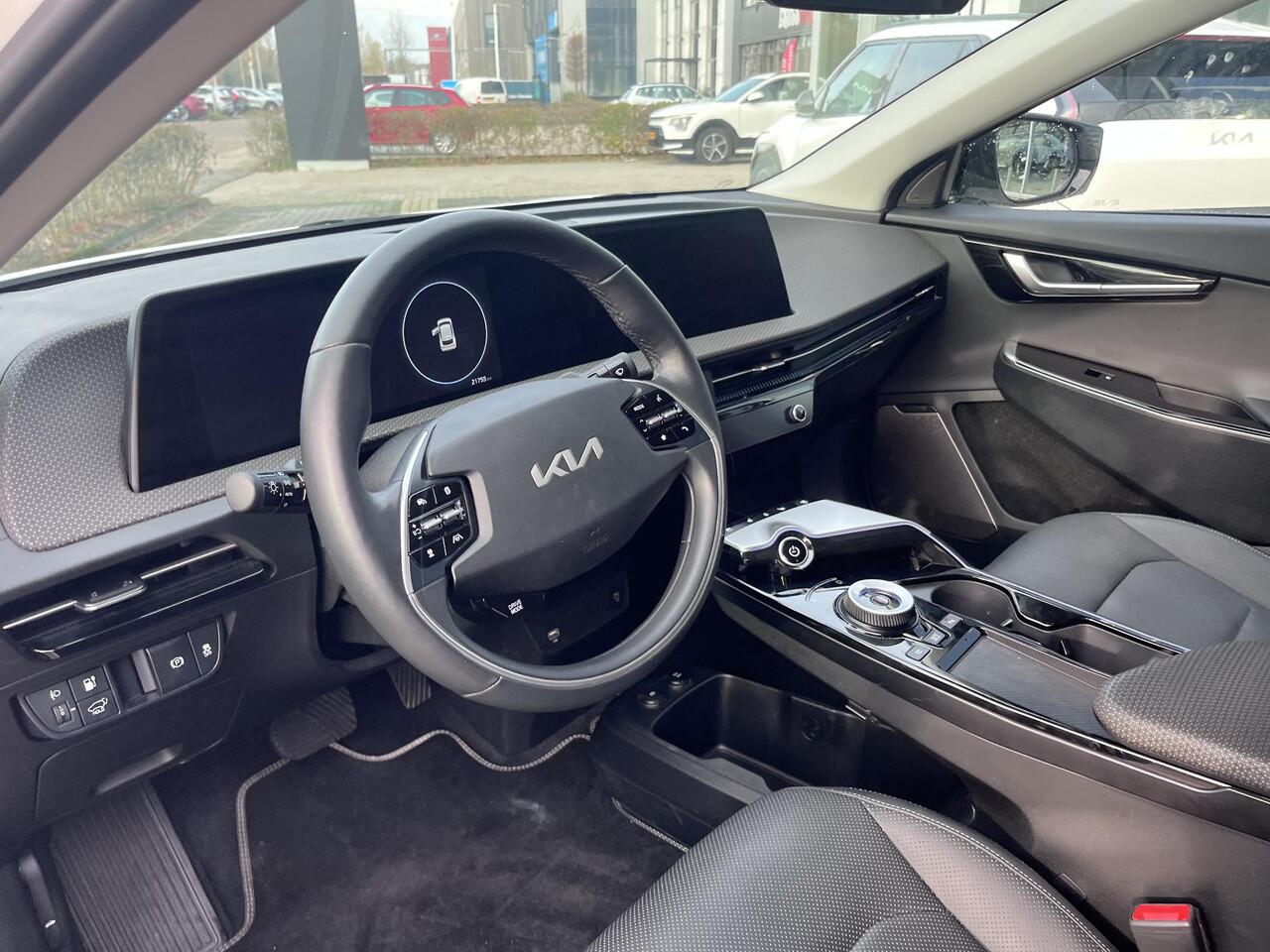 KIA EV6 Plus 77.4 kWh | BTW | Stoel en Stuurverwarming | Elektrische stoelen incl. geheugenfunctie | Trekhaak | Elektrische achterklep | 1e Eigenaar | 17% bijtelling