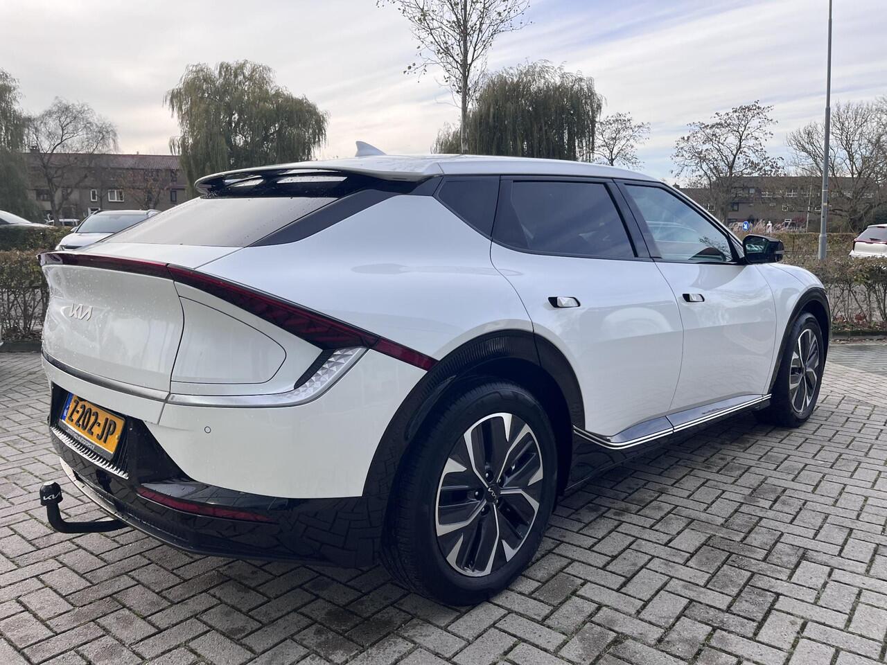 KIA EV6 Plus 77.4 kWh | BTW | Stoel en Stuurverwarming | Elektrische stoelen incl. geheugenfunctie | Trekhaak | Elektrische achterklep | 1e Eigenaar | 17% bijtelling