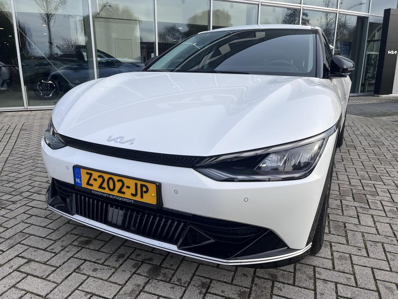 KIA EV6 Plus 77.4 kWh | BTW | Stoel en Stuurverwarming | Elektrische stoelen incl. geheugenfunctie | Trekhaak | Elektrische achterklep | 1e Eigenaar | 17% bijtelling