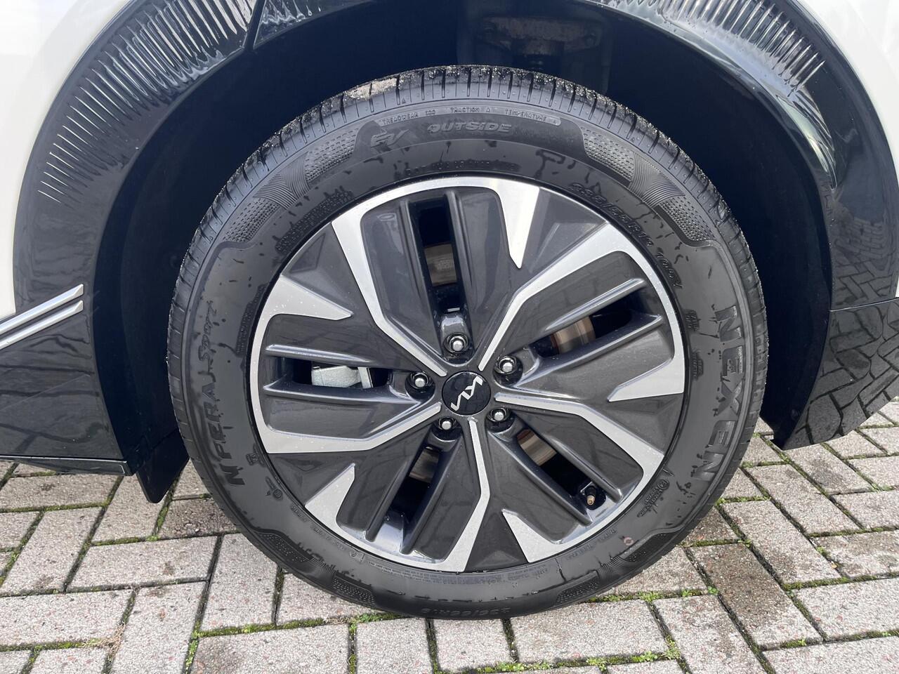 KIA EV6 Plus 77.4 kWh | BTW | Stoel en Stuurverwarming | Elektrische stoelen incl. geheugenfunctie | Trekhaak | Elektrische achterklep | 1e Eigenaar | 17% bijtelling