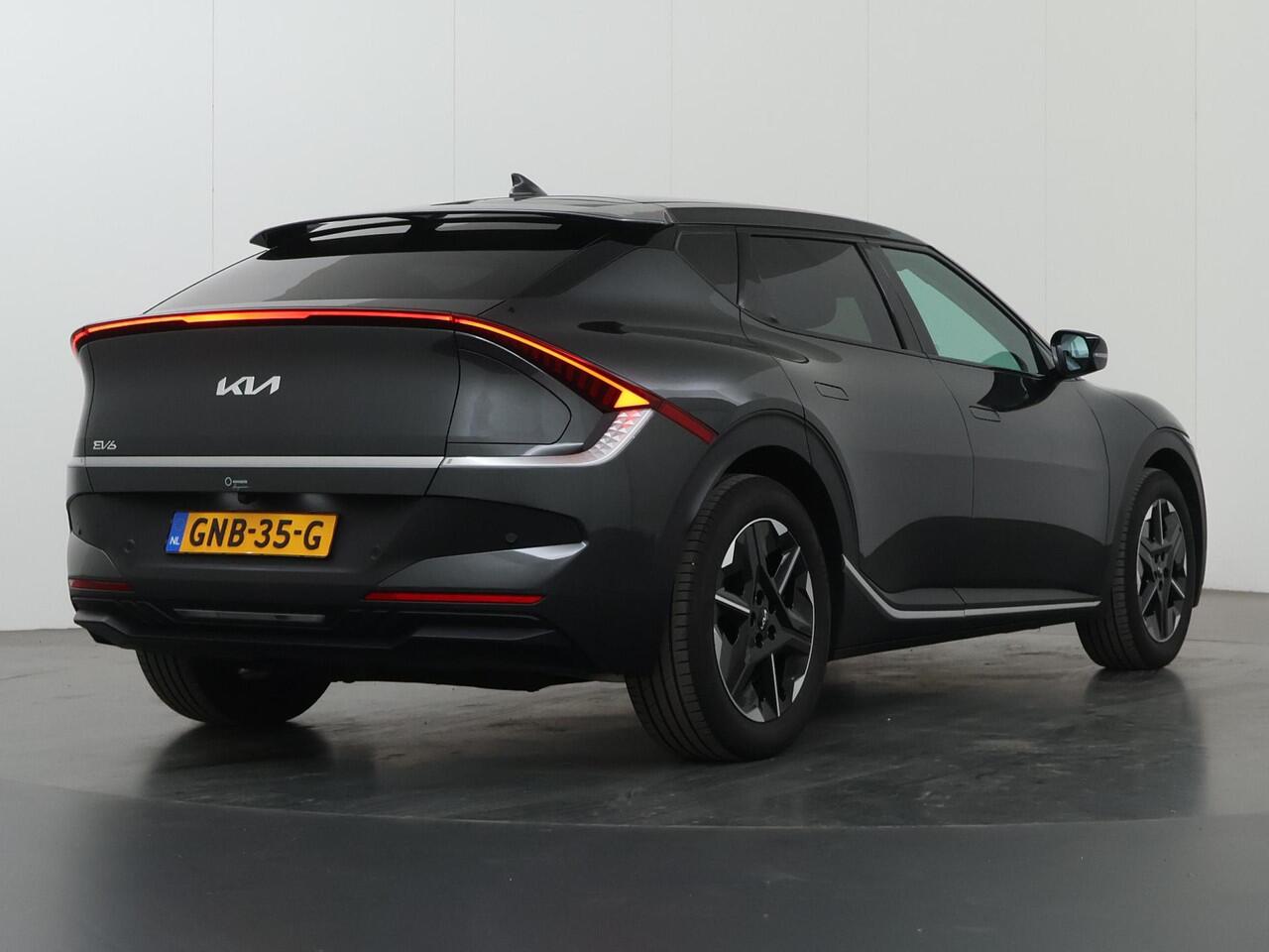 KIA EV6 Light Edition 63 kWh | Trekhaak| Stoel / stuurverwarming | Adaptive cruise controle | Parkeercamera / sensoren voor en achter |