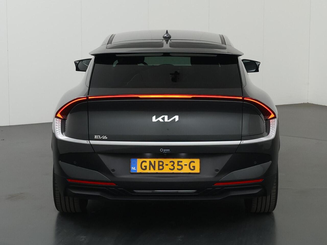 KIA EV6 Light Edition 63 kWh | Trekhaak| Stoel / stuurverwarming | Adaptive cruise controle | Parkeercamera / sensoren voor en achter |