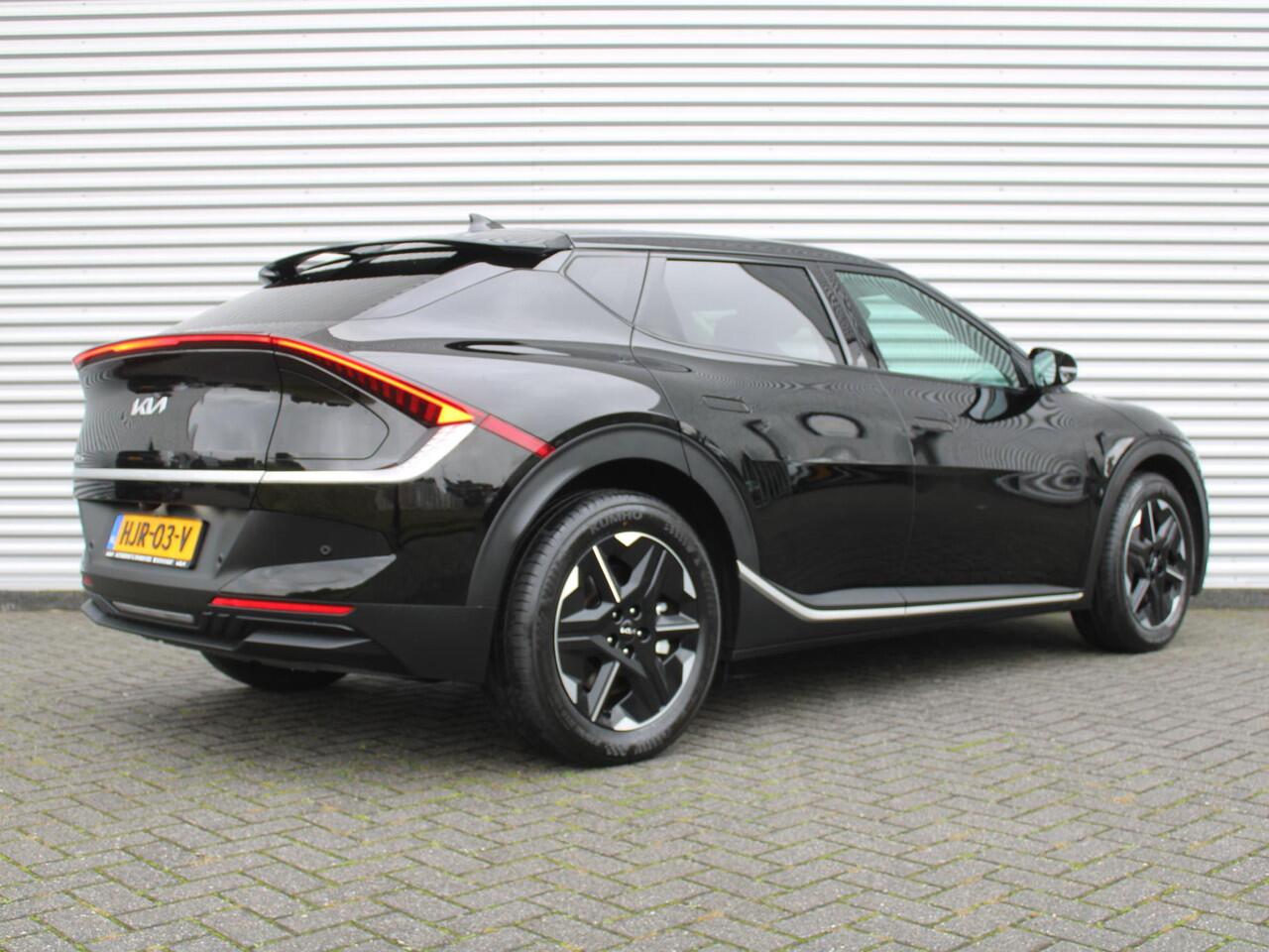 KIA EV6 Light Edition 63 kWh | Stuur-/stoelverwarming | Camera | 19" LM | LED | Cruise adapt. | Clima | Draadloze telefoonlader | 17% bijtelling |