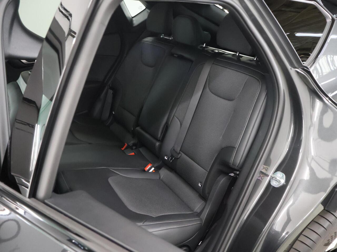 KIA EV6 Light Edition 63 kWh Elektromotor 125kW (A) | Stoel/Stuurwielverwarming | Cruise Control Adaptief | Parkeercamera | Keyless Go |