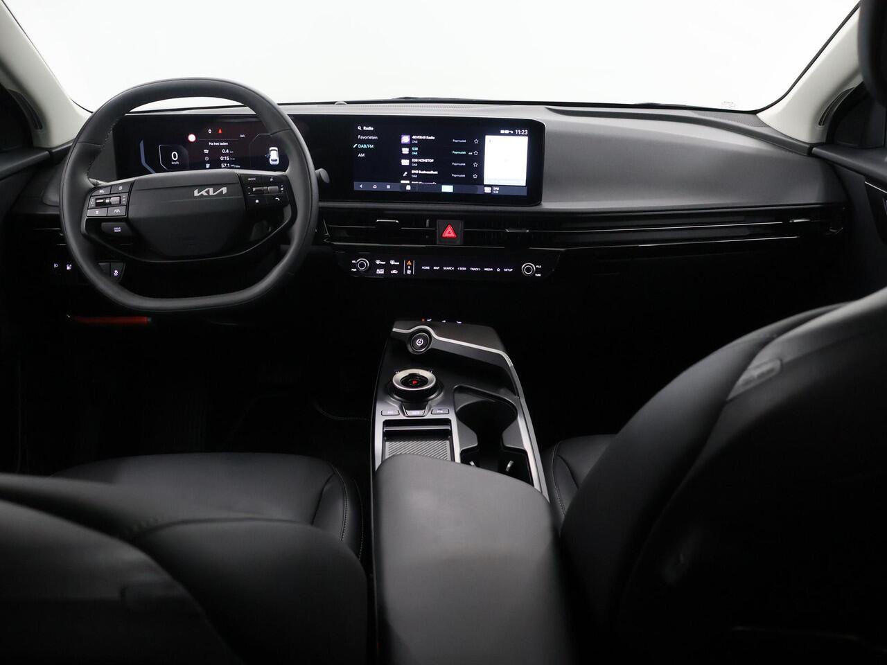 KIA EV6 Light Edition 63 kWh Elektromotor 125kW (A) | Stoel/Stuurwielverwarming | Cruise Control Adaptief | Parkeercamera | Keyless Go |