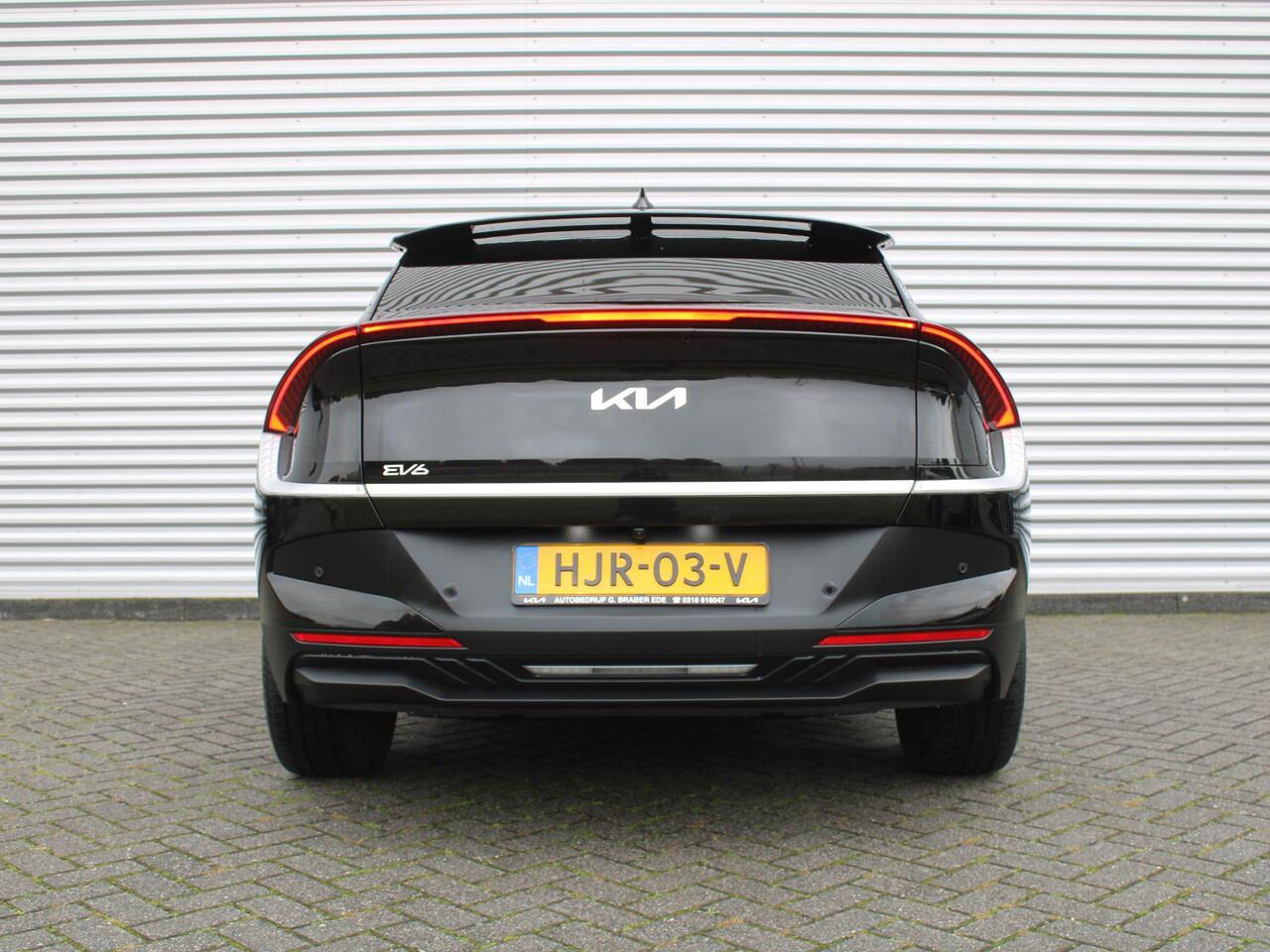 KIA EV6 Light Edition 63 kWh | Stuur-/stoelverwarming | Camera | 19" LM | LED | Cruise adapt. | Clima | Draadloze telefoonlader | 17% bijtelling |