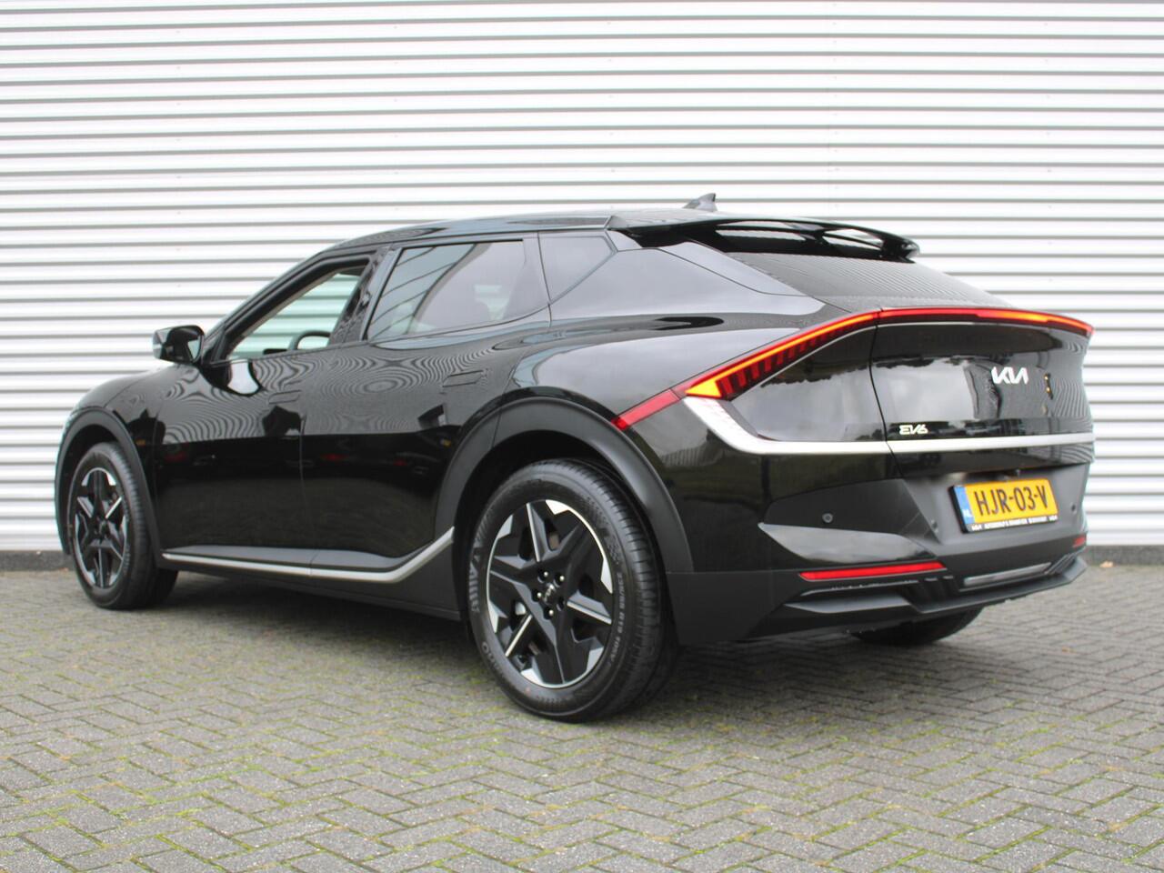 KIA EV6 Light Edition 63 kWh | Stuur-/stoelverwarming | Camera | 19" LM | LED | Cruise adapt. | Clima | Draadloze telefoonlader | 17% bijtelling |