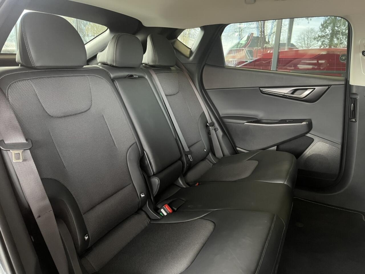 KIA EV6 Light Edition 63 kWh | Navi | Stoel-/stuurverwarming | Carplay