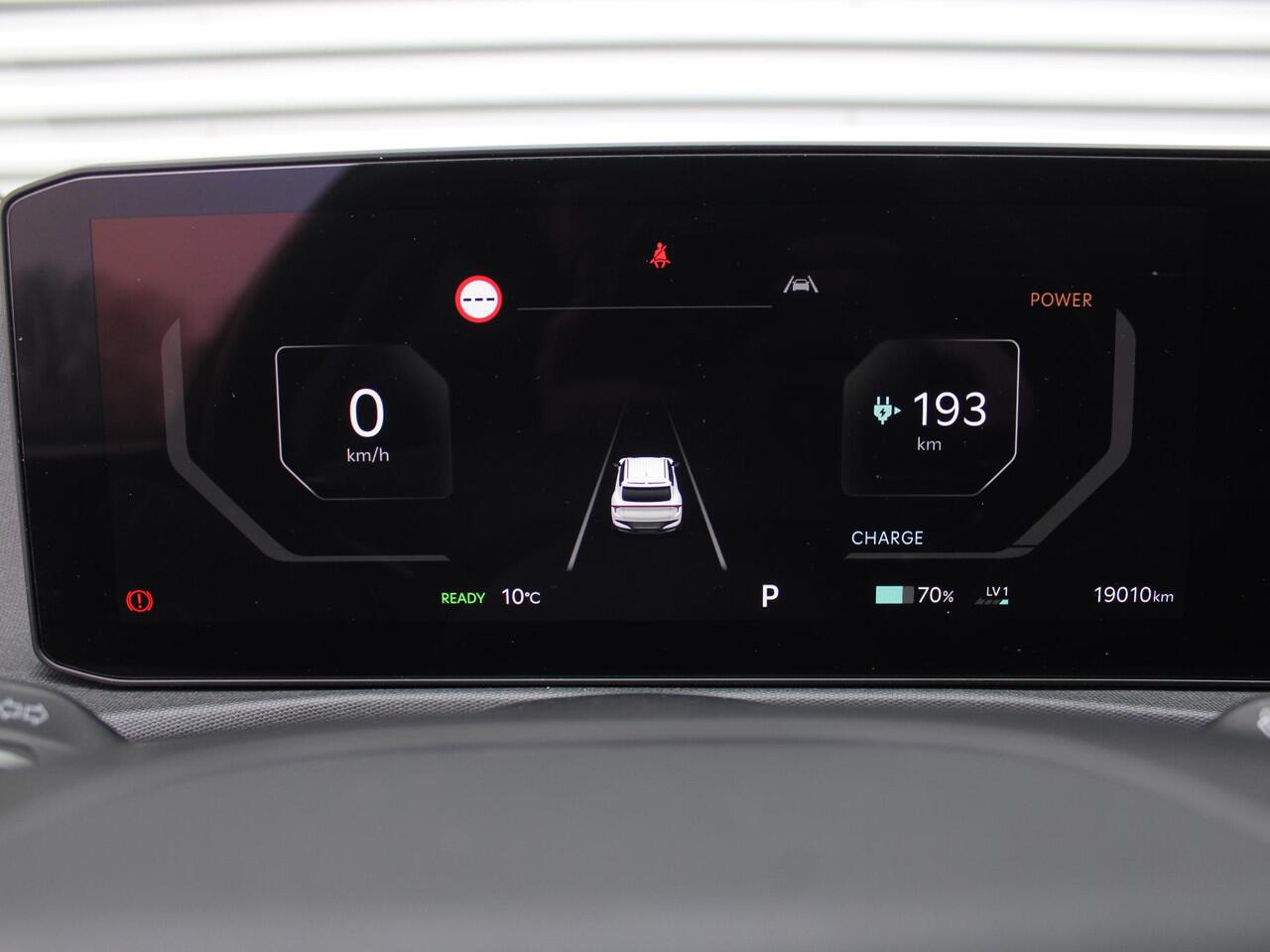 KIA EV6 Light Edition 63 kWh | Stuur-/stoelverwarming | Camera | 19" LM | LED | Adap. Cruise | Clima | Draadloze telefoonlader | 17% bijtelling |