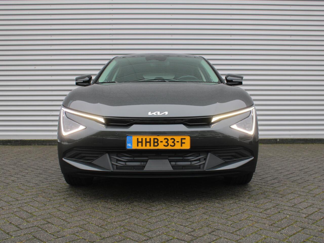 KIA EV6 Light Edition 63 kWh | Stuur-/stoelverwarming | Camera | 19" LM | LED | Adap. Cruise | Clima | Draadloze telefoonlader | 17% bijtelling |