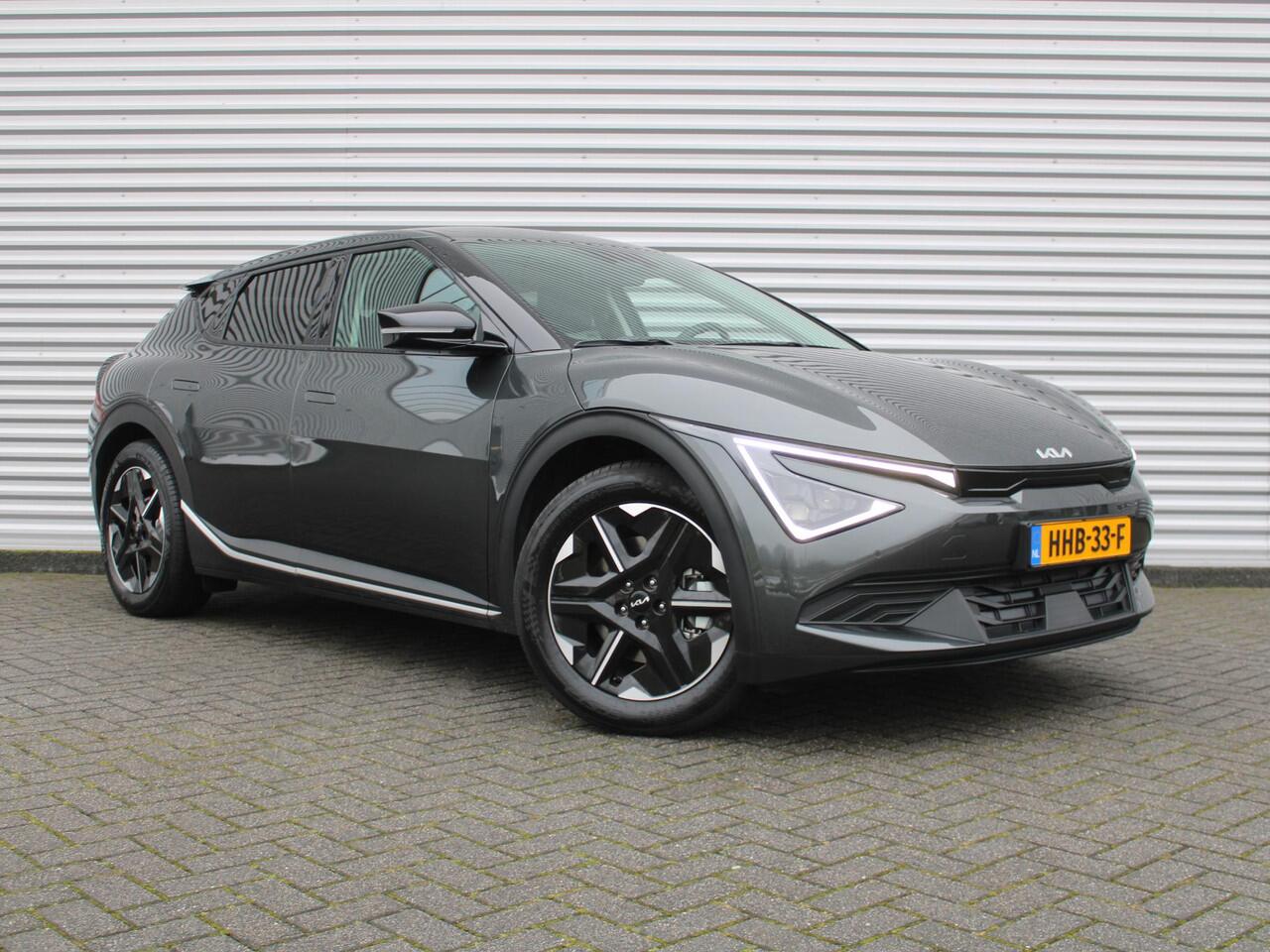 KIA EV6 Light Edition 63 kWh | Stuur-/stoelverwarming | Camera | 19" LM | LED | Adap. Cruise | Clima | Draadloze telefoonlader | 17% bijtelling |