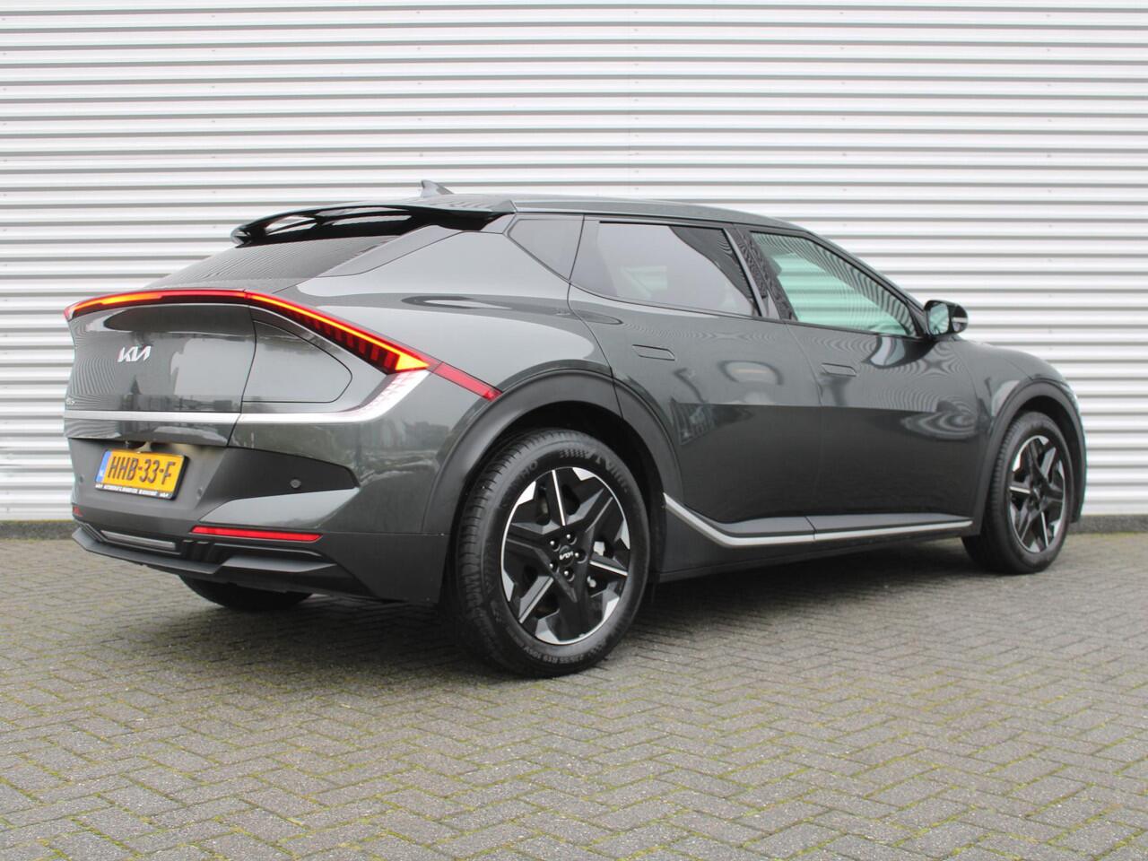 KIA EV6 Light Edition 63 kWh | Stuur-/stoelverwarming | Camera | 19" LM | LED | Adap. Cruise | Clima | Draadloze telefoonlader | 17% bijtelling |