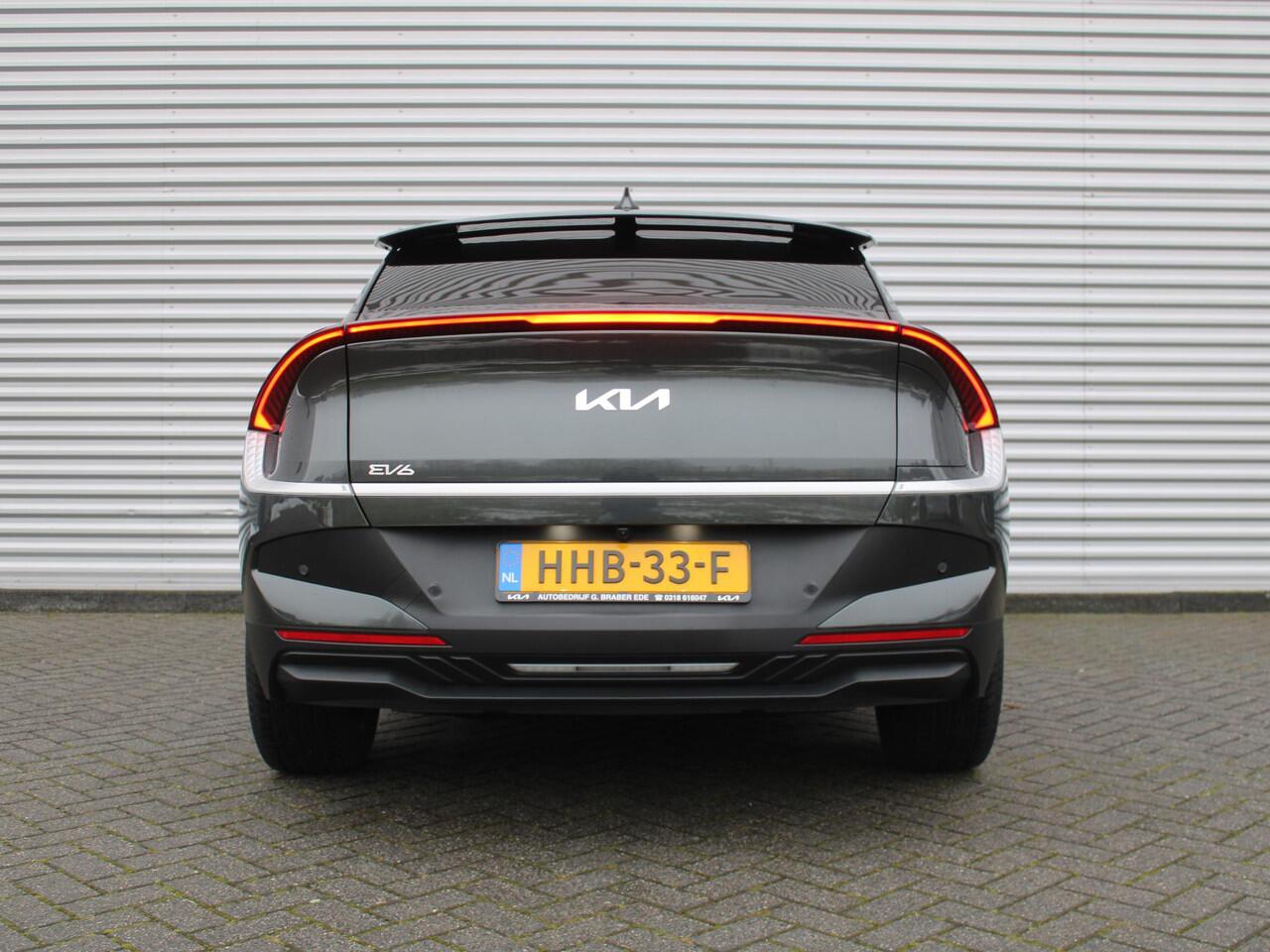 KIA EV6 Light Edition 63 kWh | Stuur-/stoelverwarming | Camera | 19" LM | LED | Adap. Cruise | Clima | Draadloze telefoonlader | 17% bijtelling |