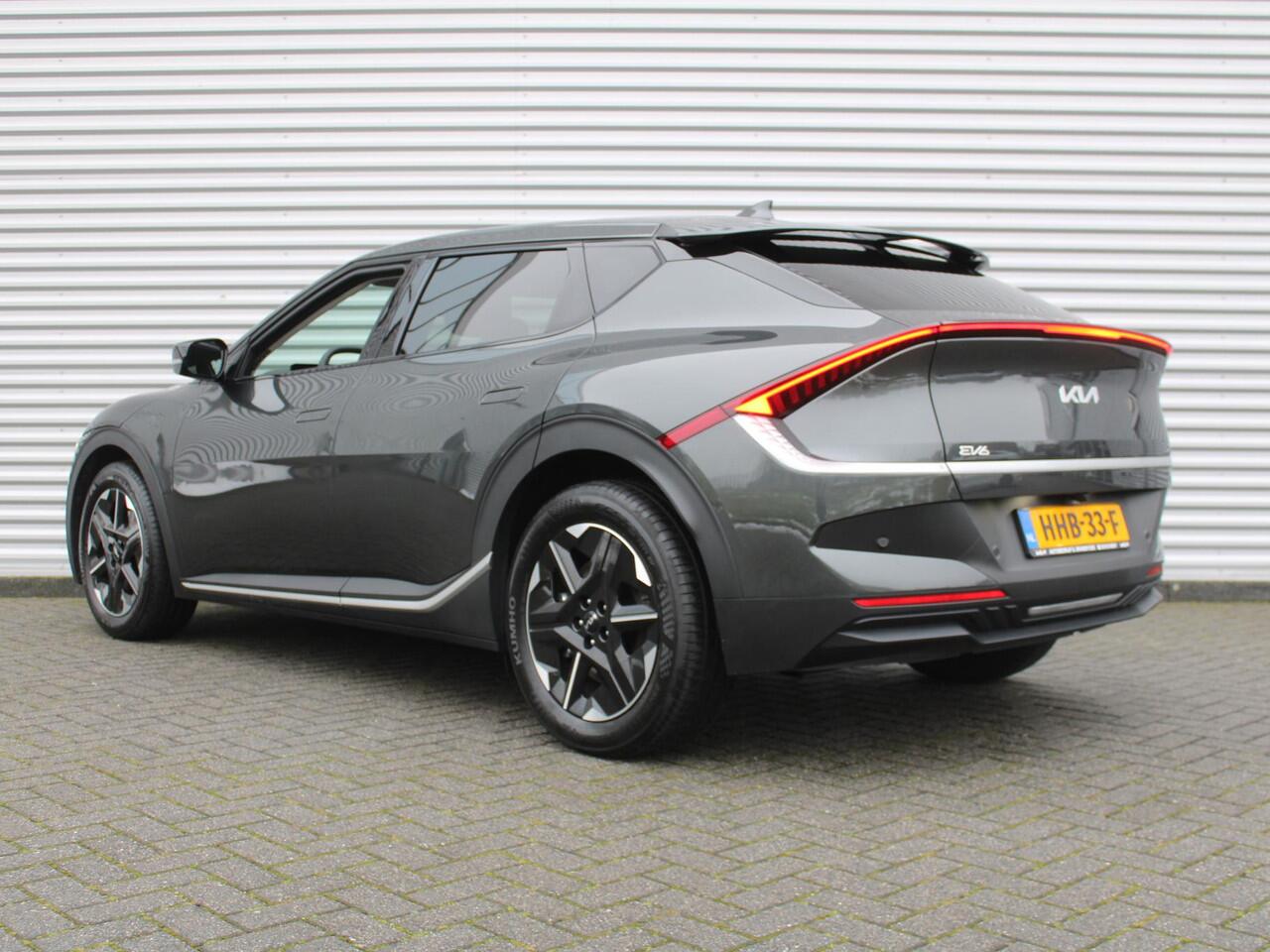 KIA EV6 Light Edition 63 kWh | Stuur-/stoelverwarming | Camera | 19" LM | LED | Adap. Cruise | Clima | Draadloze telefoonlader | 17% bijtelling |