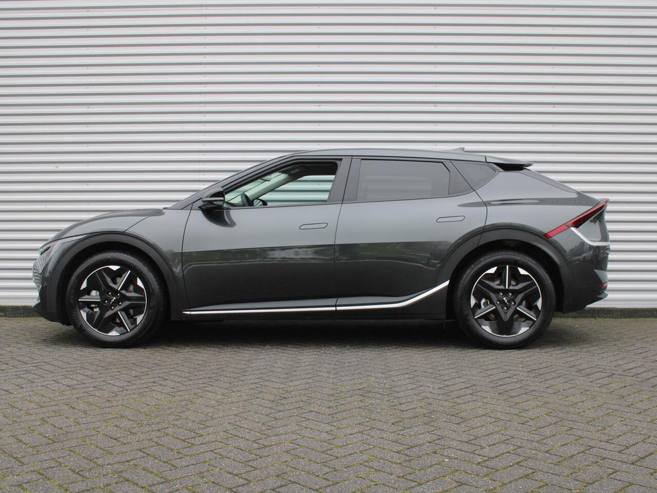 KIA EV6 Light Edition 63 kWh | Stuur-/stoelverwarming | Camera | 19" LM | LED | Adap. Cruise | Clima | Draadloze telefoonlader | 17% bijtelling |