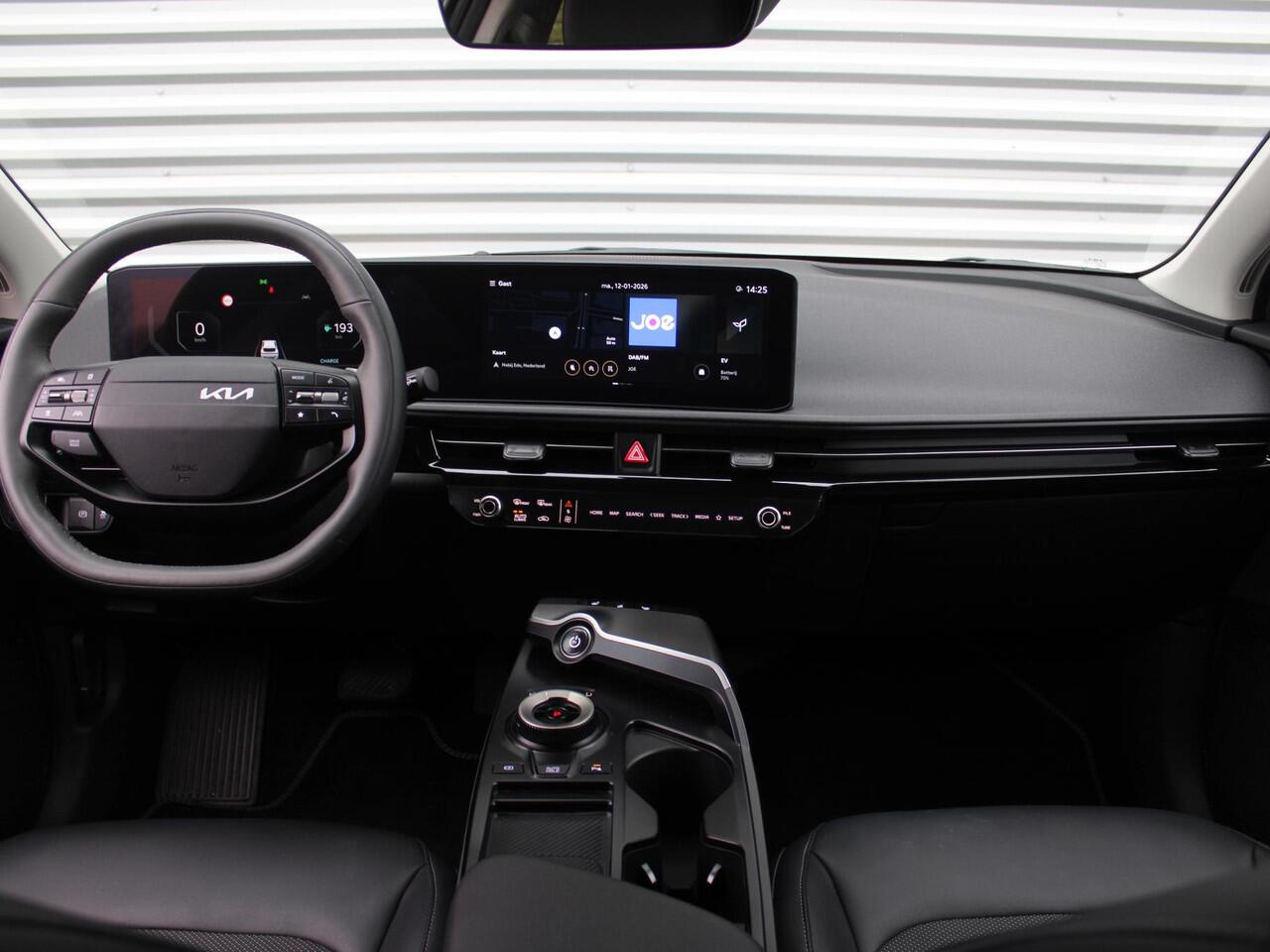 KIA EV6 Light Edition 63 kWh | Stuur-/stoelverwarming | Camera | 19" LM | LED | Adap. Cruise | Clima | Draadloze telefoonlader | 17% bijtelling |