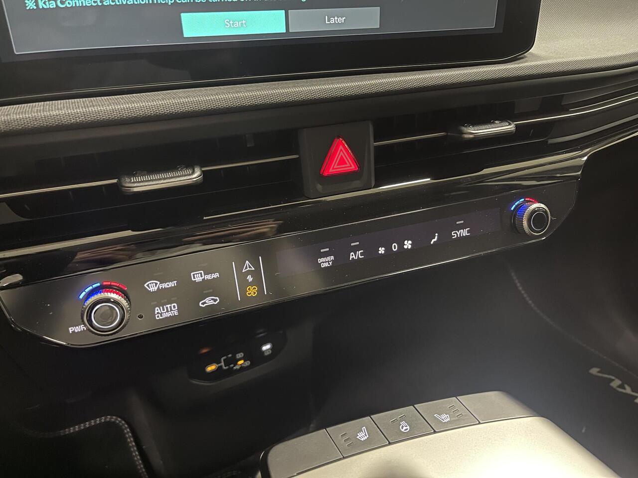 KIA EV6 Light Edition 63 kWh Parkeersensoren V+A | Navigatie | 800 Volt | Stoel-stuurverwarming