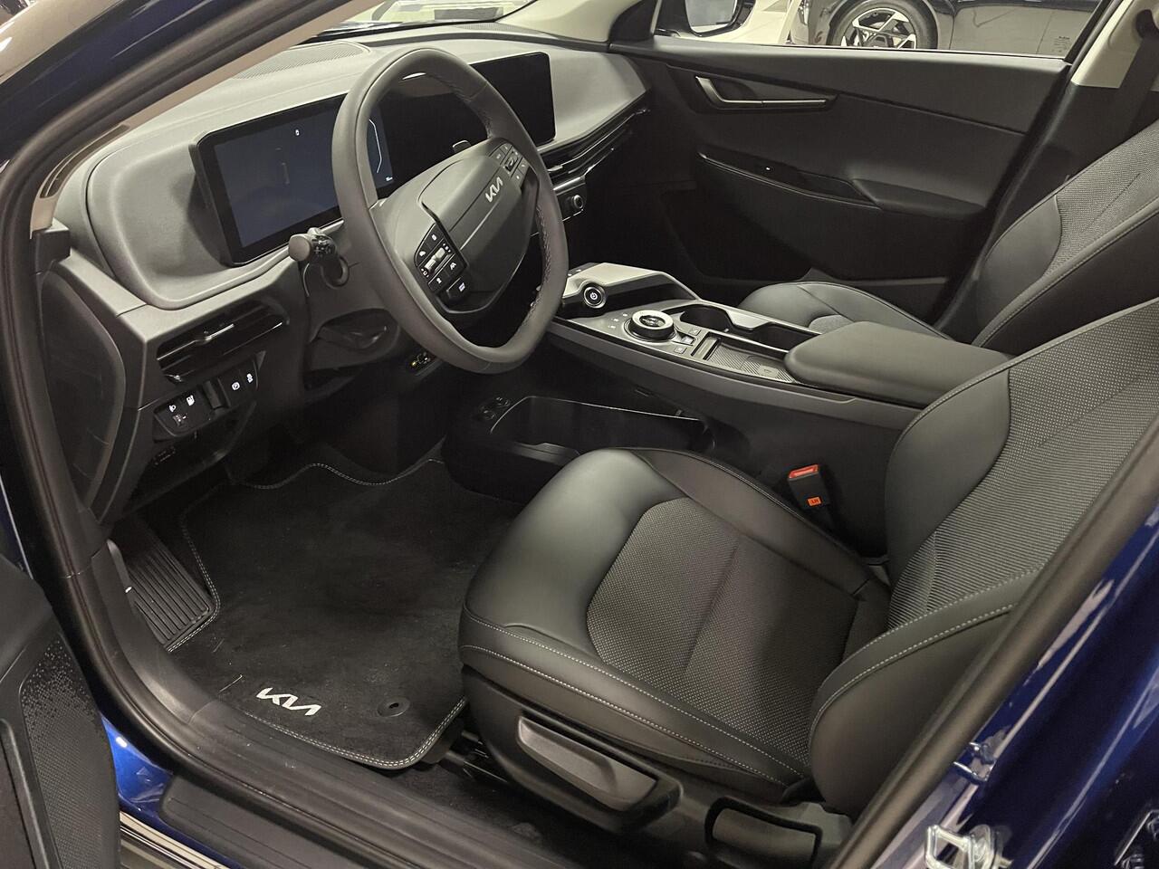 KIA EV6 Light Edition 63 kWh Parkeersensoren V+A | Navigatie | 800 Volt | Stoel-stuurverwarming