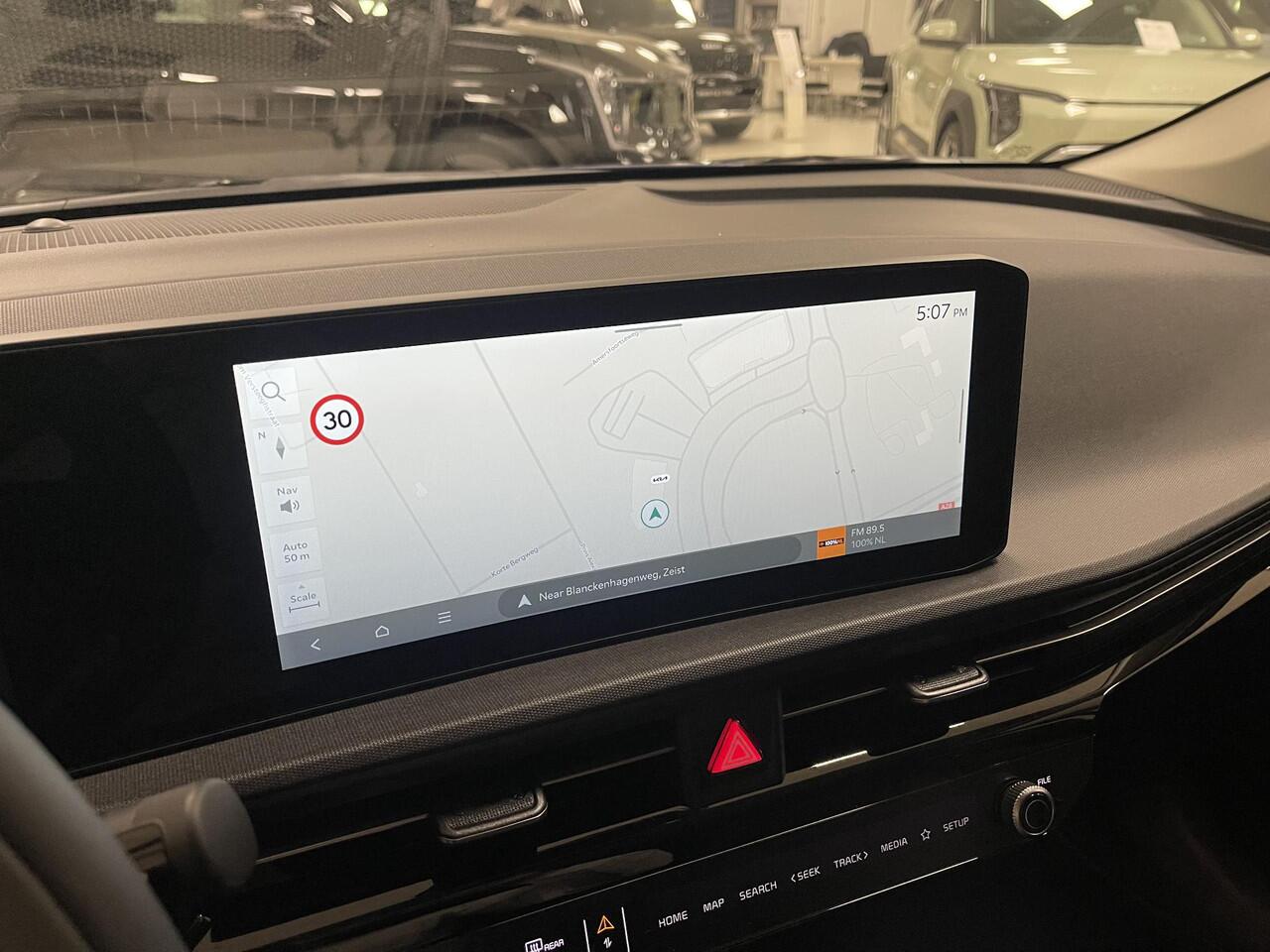 KIA EV6 Light Edition 63 kWh Parkeersensoren V+A | Navigatie | 800 Volt | Stoel-stuurverwarming