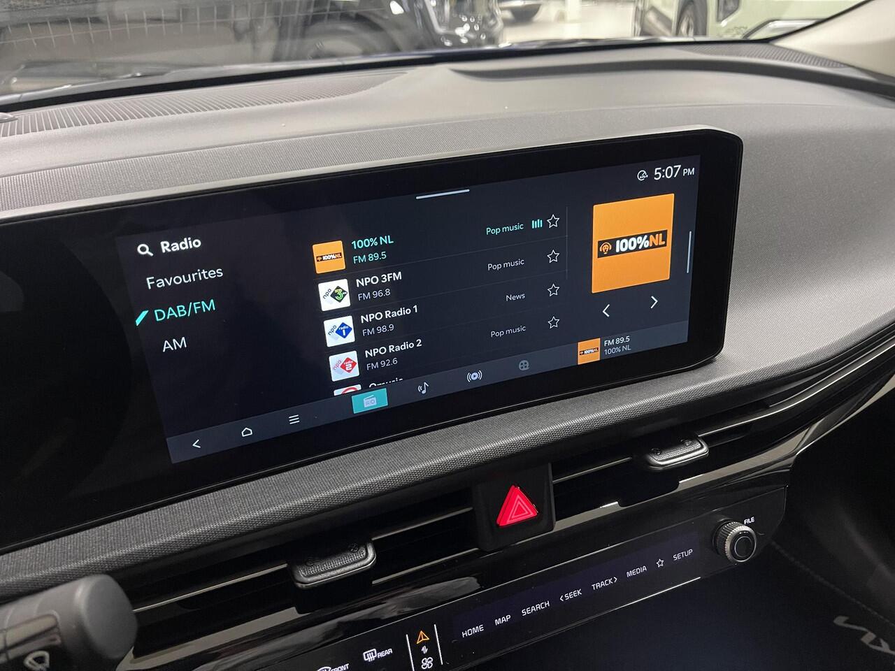 KIA EV6 Light Edition 63 kWh Parkeersensoren V+A | Navigatie | 800 Volt | Stoel-stuurverwarming