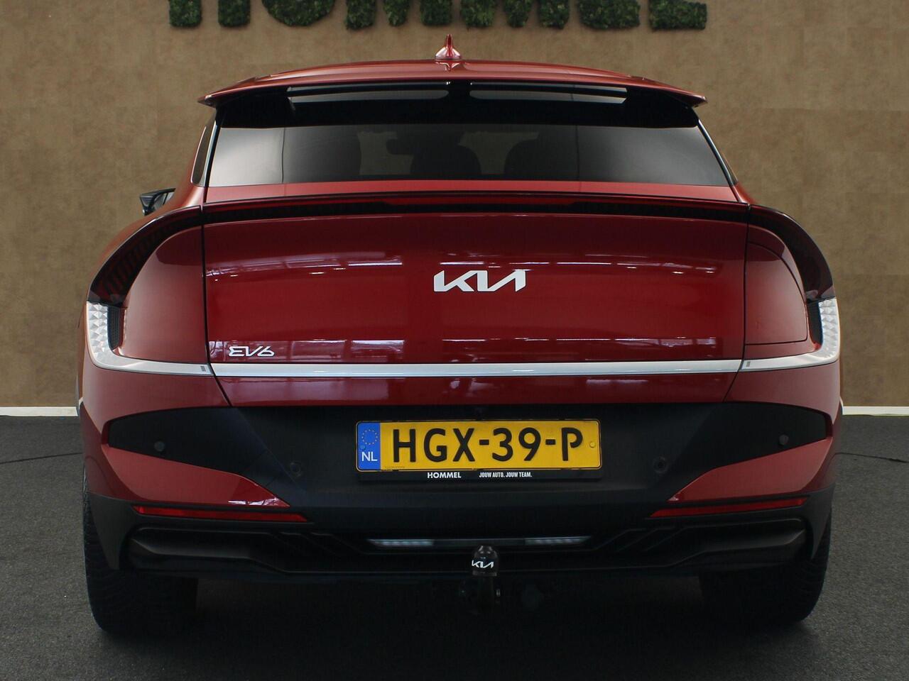 KIA EV6 Air 84 kWh SOH 99.5%!!- GROOT ACCU PAKKET - ORIGINEEL NEDERLANDSE AUTO - TREKHAAK 1.800 KG GEREMD TREKGEWICHT - STUUR EN STOEL VERWARMING - APPLE CARPLAY/ANDROID AUTO - PARKEERSENSOREN VOOR EN ACHTER - NAVGIATIE