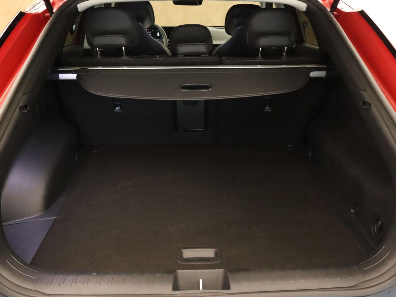 KIA EV6 Air 84 kWh SOH 99.5%!!- GROOT ACCU PAKKET - ORIGINEEL NEDERLANDSE AUTO - TREKHAAK 1.800 KG GEREMD TREKGEWICHT - STUUR EN STOEL VERWARMING - APPLE CARPLAY/ANDROID AUTO - PARKEERSENSOREN VOOR EN ACHTER - NAVGIATIE