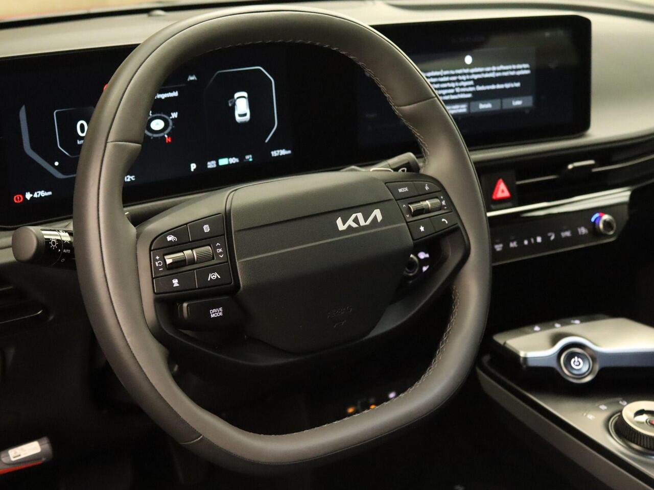 KIA EV6 Air 84 kWh SOH 99.5%!!- GROOT ACCU PAKKET - ORIGINEEL NEDERLANDSE AUTO - TREKHAAK 1.800 KG GEREMD TREKGEWICHT - STUUR EN STOEL VERWARMING - APPLE CARPLAY/ANDROID AUTO - PARKEERSENSOREN VOOR EN ACHTER - NAVGIATIE