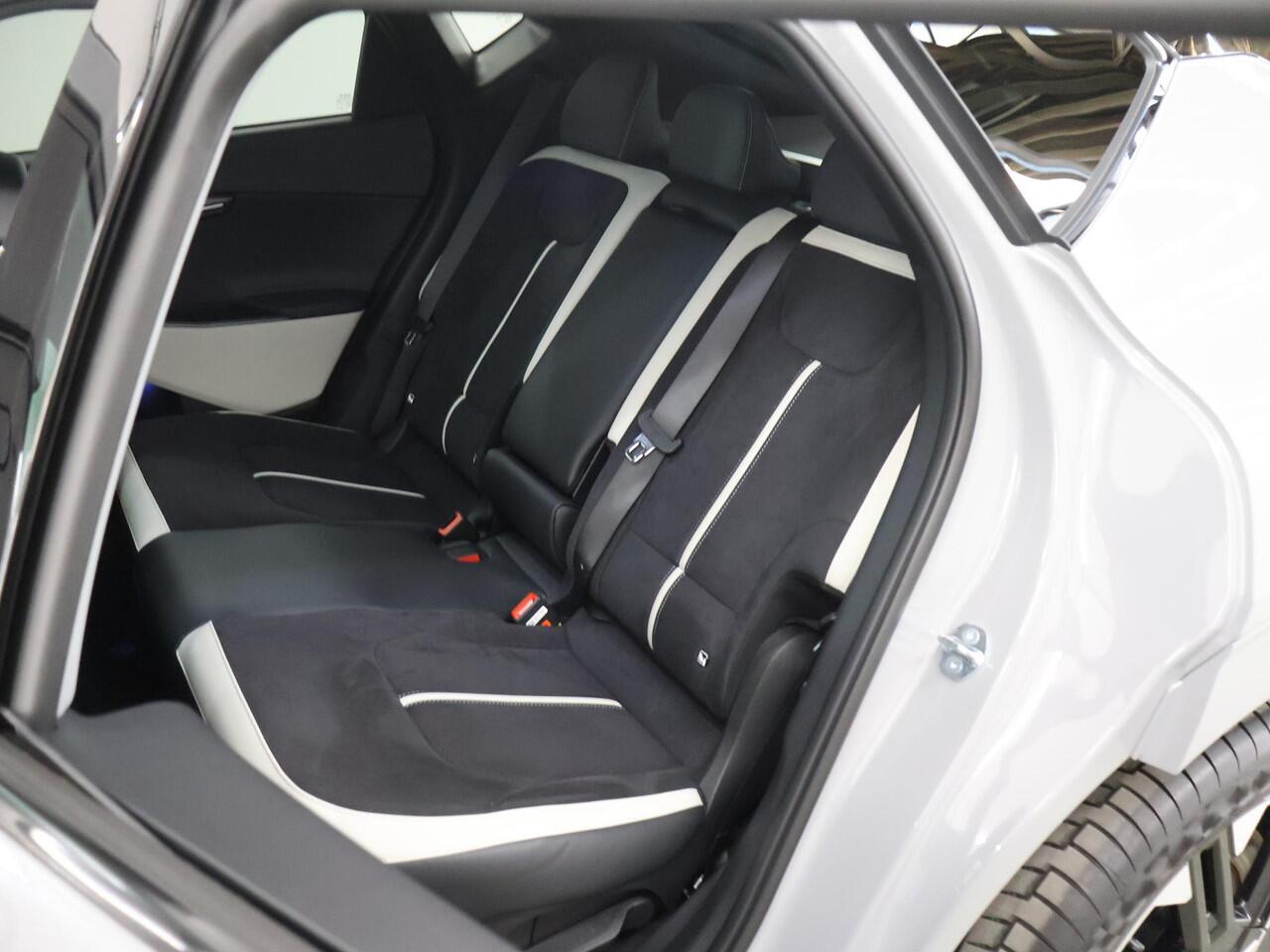 KIA EV6 GT-Line 84.0kWh | Panoramaschuifdak | 360 Camera | Head-up display | Led-Matrix | Stoelventilatie |