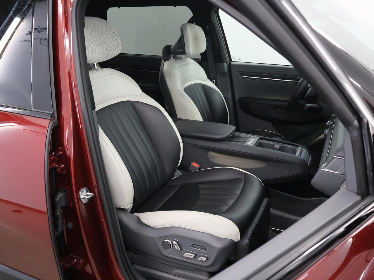 KIA EV9 GT-Line AWD 99.8 kWh | Trekhaak | 7 Persoons | 360 Camera | Stoel Massage | Stoelverwarming Stoelverkoeling Voor + Achter | Dubbel Panoramadak | Meridian audio |