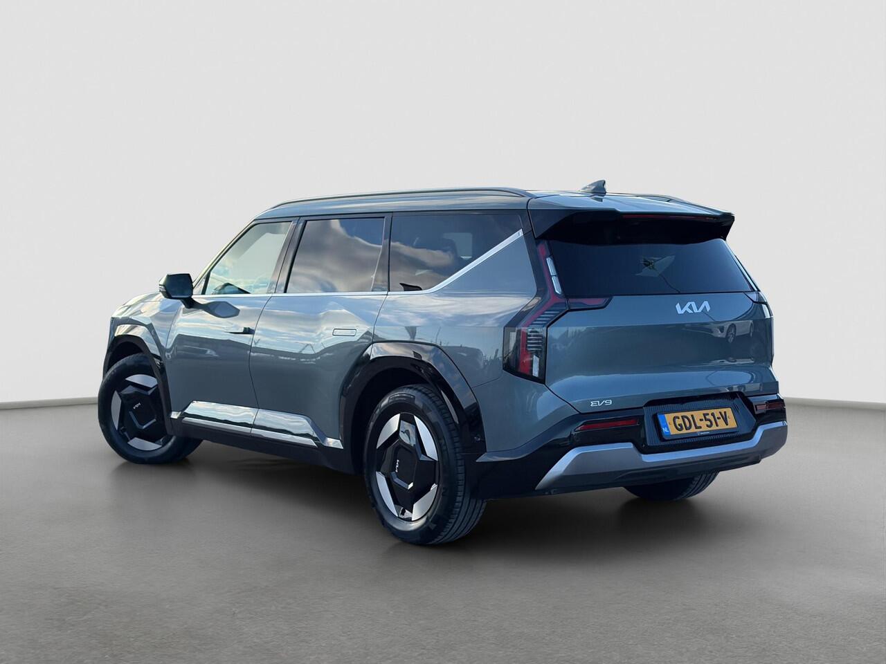 KIA EV9 Plus 99.8 kWh Navigatie | 360-camera | Apple Carplay / Android Auto | Heads-up | Meridian Soundsystem | Stoelverkoeling & Verwarming |