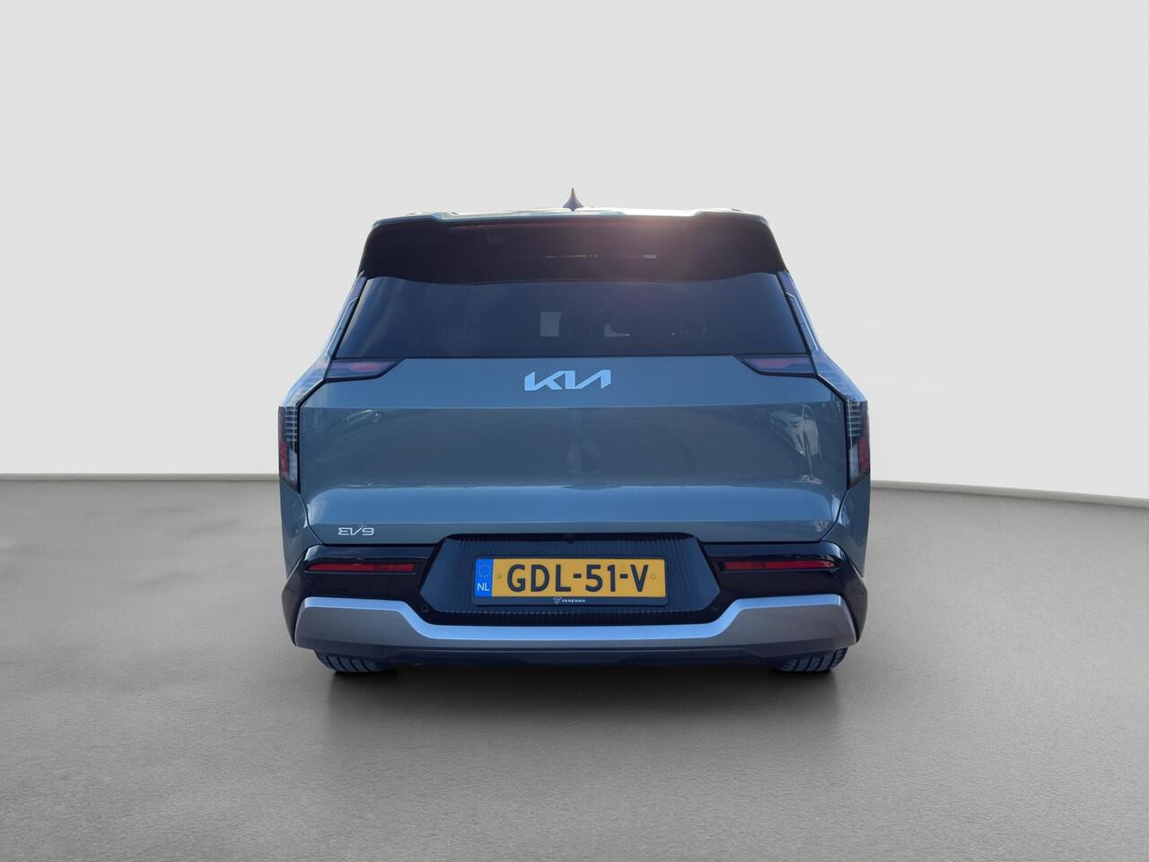 KIA EV9 Plus 99.8 kWh Navigatie | 360-camera | Apple Carplay / Android Auto | Heads-up | Meridian Soundsystem | Stoelverkoeling & Verwarming |