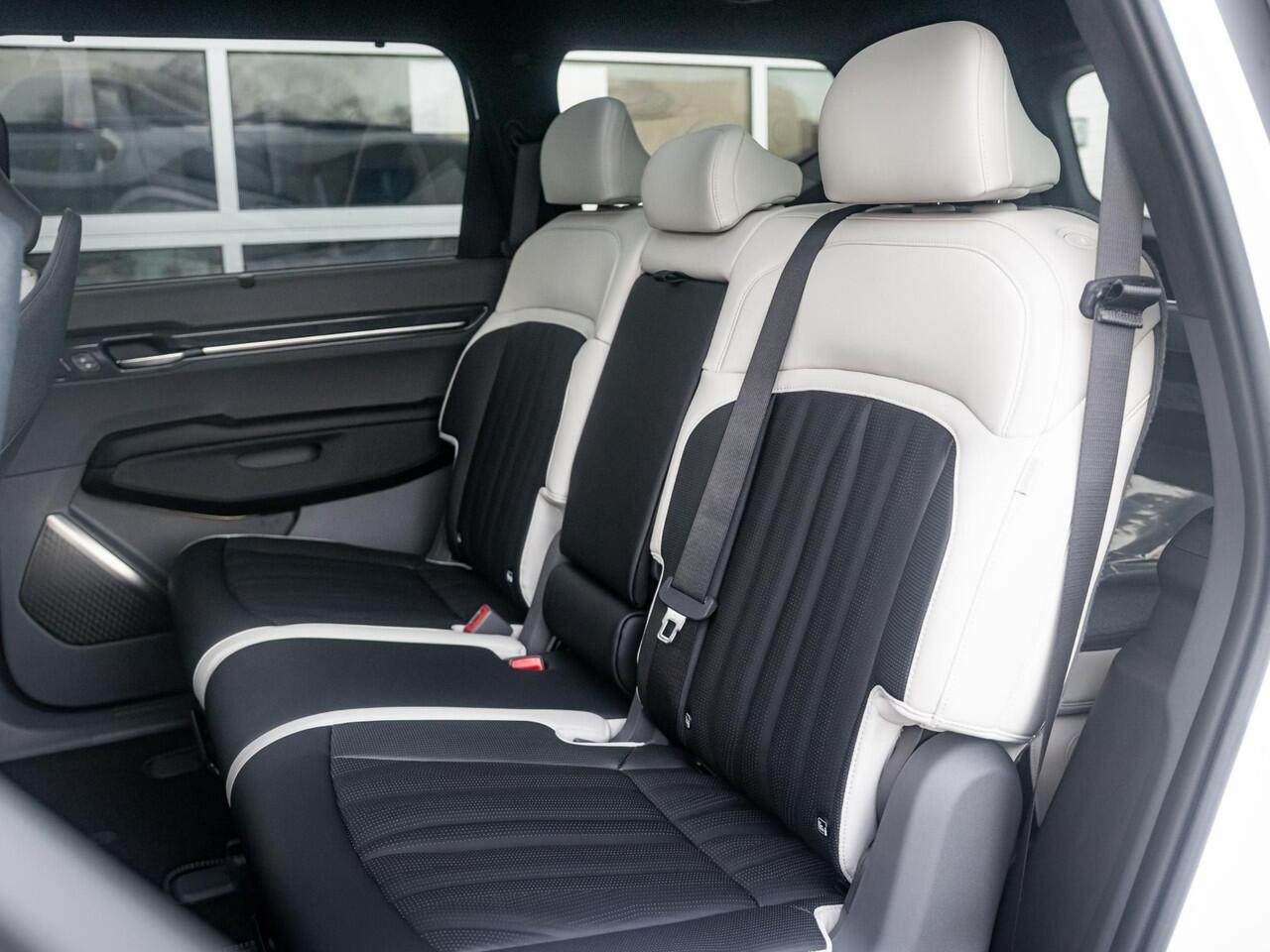 KIA EV9 GT-Line AWD 99.8 kWh | Levering uit voorraad | 7-Pers. | 21" | Head-Up | Stoel-/Stuurverwarming | Premium Audio | Schuif-/kanteldak | Adapt. Cruise | Navi