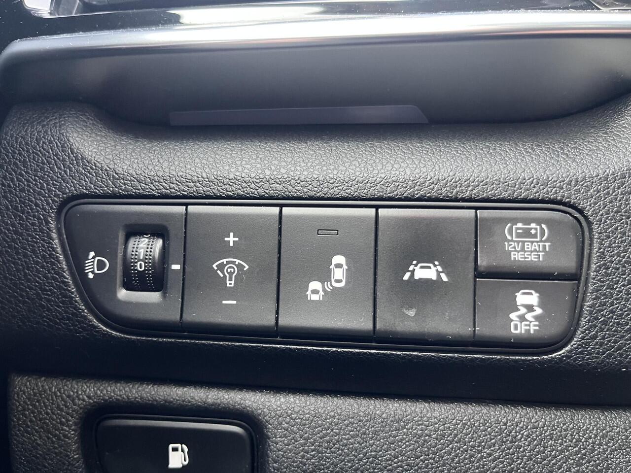 KIA Niro 1.6 GDi Hybrid DynamicPlusLine | Stoel en Stuurverwarming | Trekhaak | LMV | Achteruitrijcamera | PDC