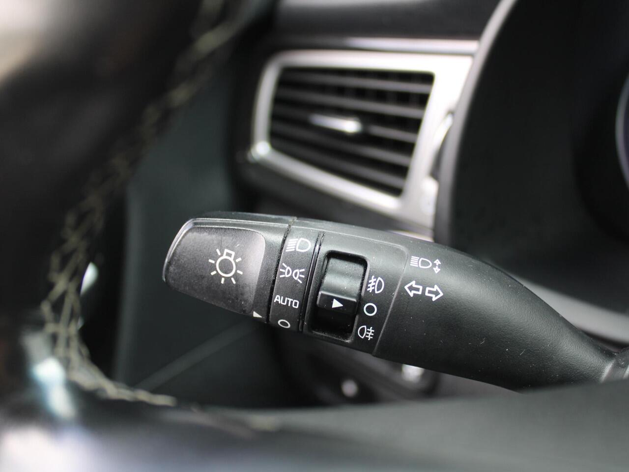 KIA Niro 1.6 GDi Hybrid ExecutiveLine | Trekhaak | Stuur-/stoelverwarming + ventilatie | Camera | Cruise adapt. | 18" LM | Leer | JBL audio |