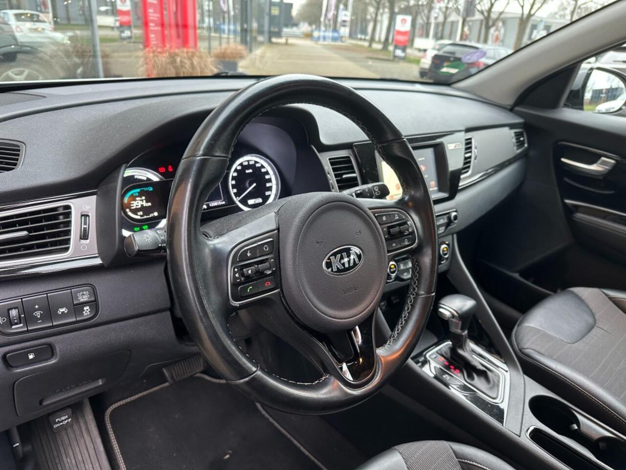 KIA Niro 1.6 GDI Hybrid Executive Line / Trekh. / Camera / CarPlay