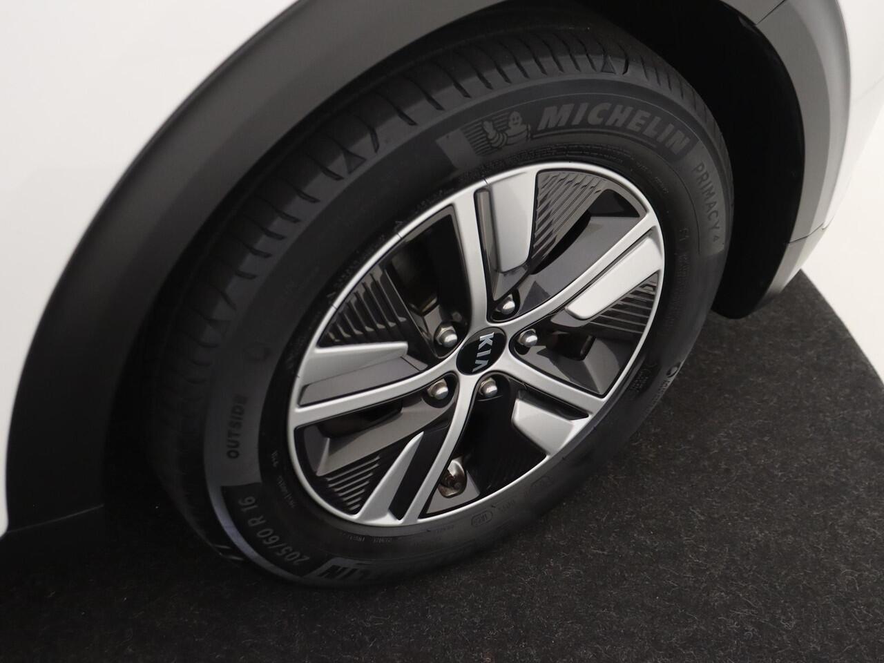 KIA Niro 1.6 GDi Hybrid DynamicLine Automaat | Navigatie | Camera | LM Velgen | Trekhaak |