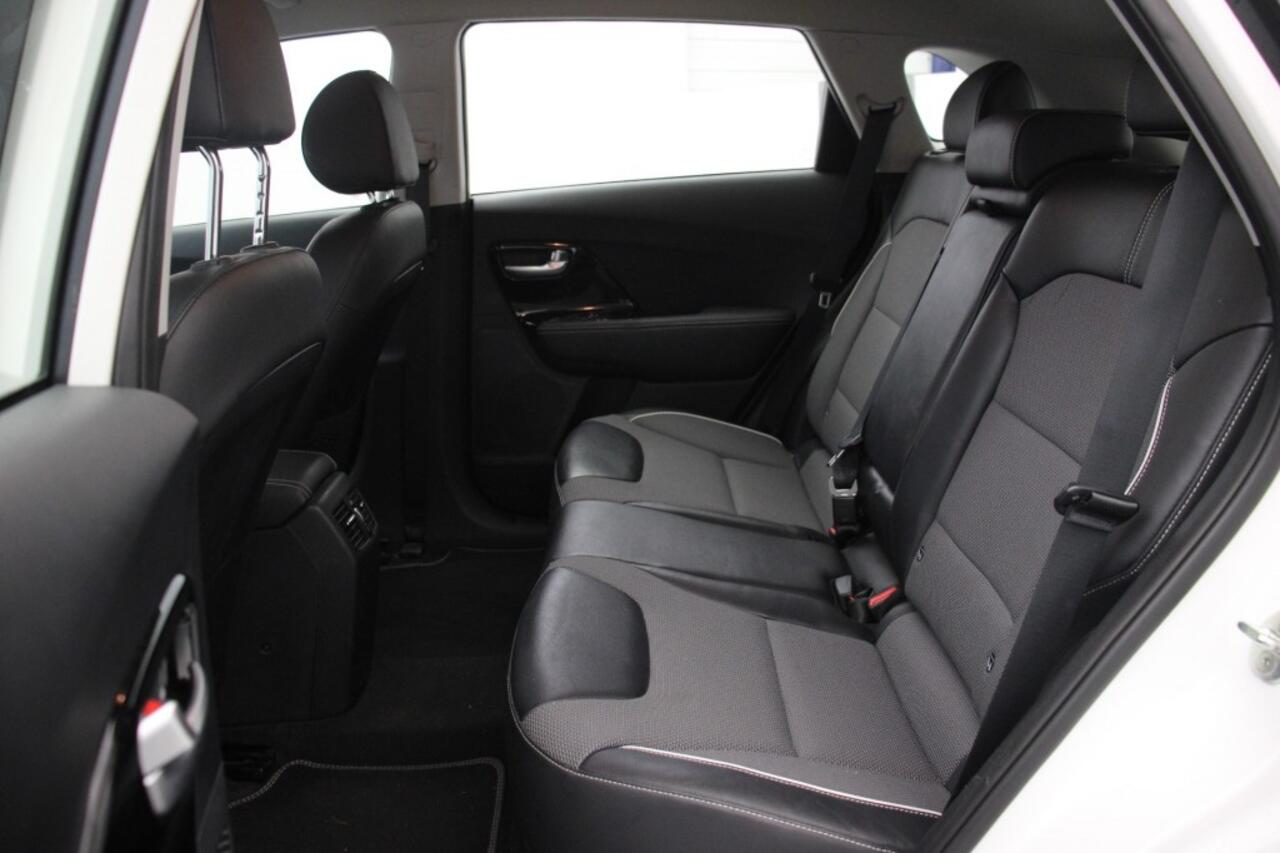 KIA Niro E-Niro DynamicLine 64 kWh - Carplay, Camera, Stuur/Stoelverw. SOH 90%