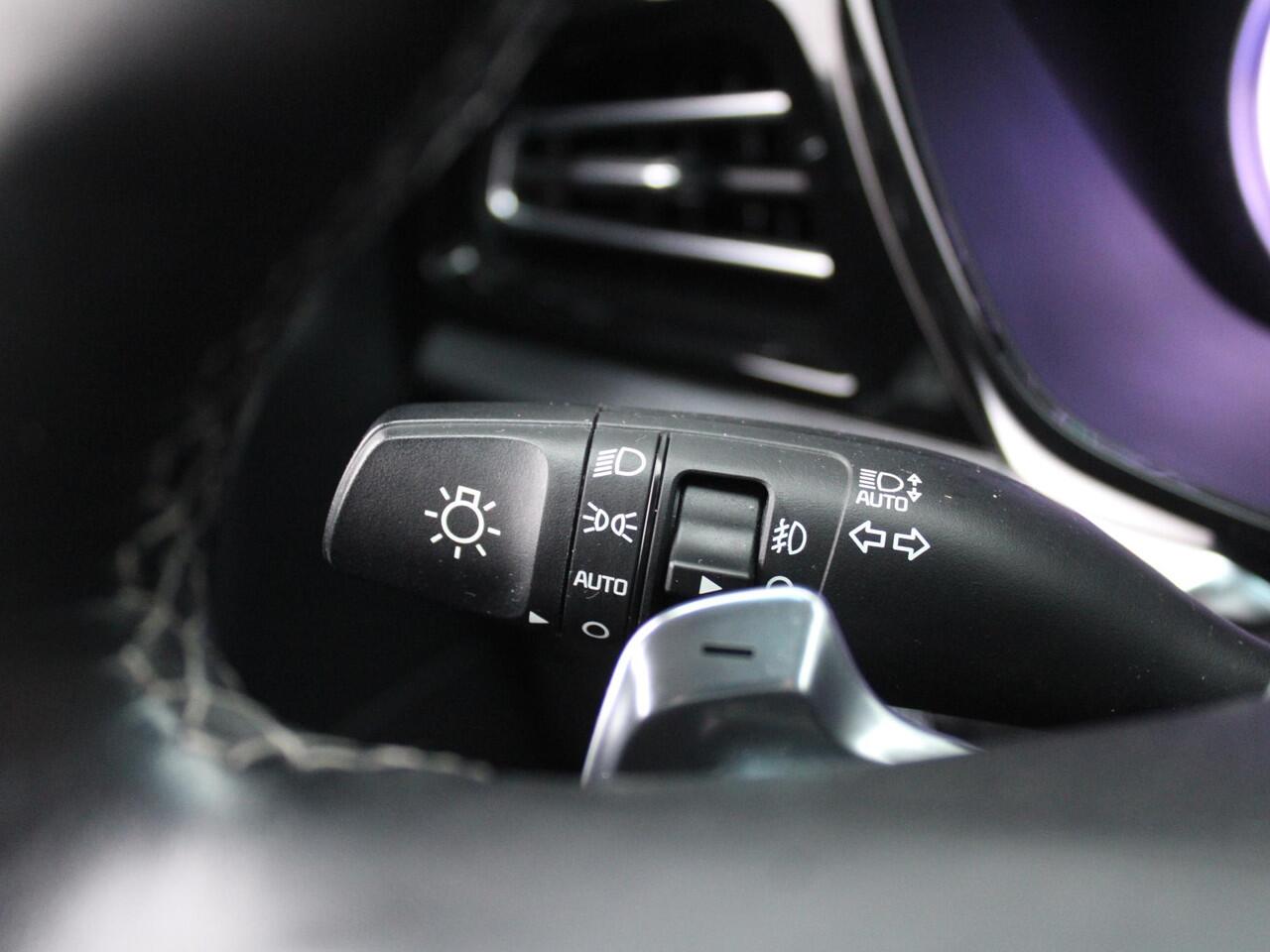 KIA Niro 1.6 GDi Hybrid DynamicPlusLine | Stuur-/stoelverwarming | Camera | 18" LM | Clima | Navi | Cruise adapt. | PDC | Leer |