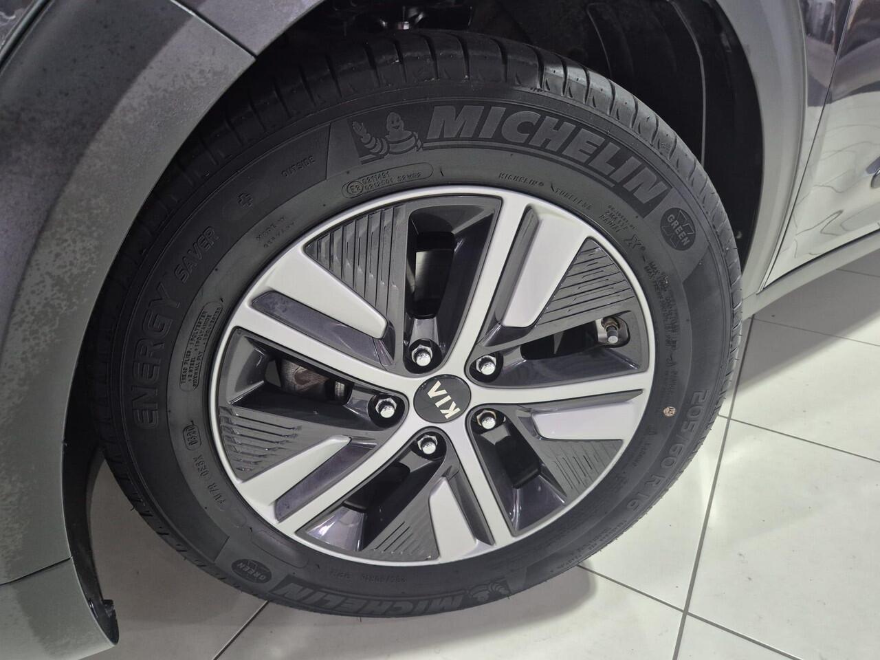 KIA Niro 1.6 GDi Hybrid DynamicLine NL auto, dealer onderhouden , erg compleet !!