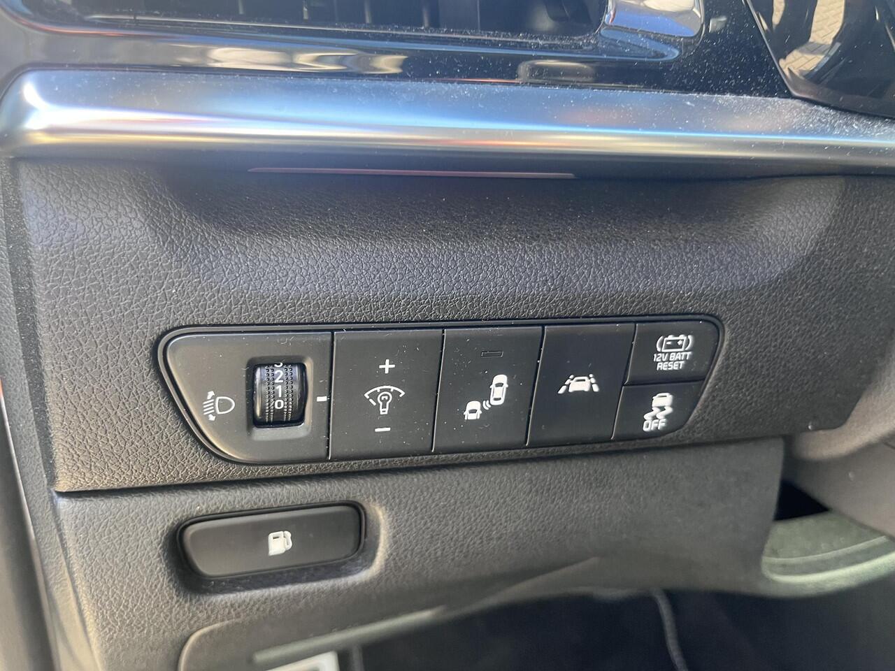 KIA Niro 1.6 GDi Hybrid DynamicPlusLine Navigatie | Lmv | Stoel- & stuurverwarming | Afneembare Trekhaak | 1e eigenaar | Dealer onderhouden!!