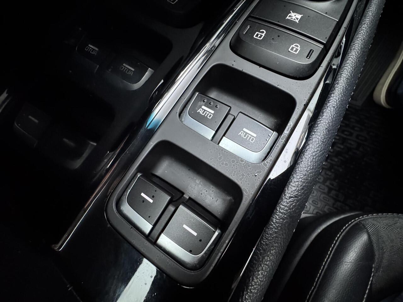 KIA Niro 1.6 GDi Hybrid DynamicLine Eerste Eigenaar, Dealeronderhouden, Trekhaak, Apple Carplay/Android Auto, Enz...