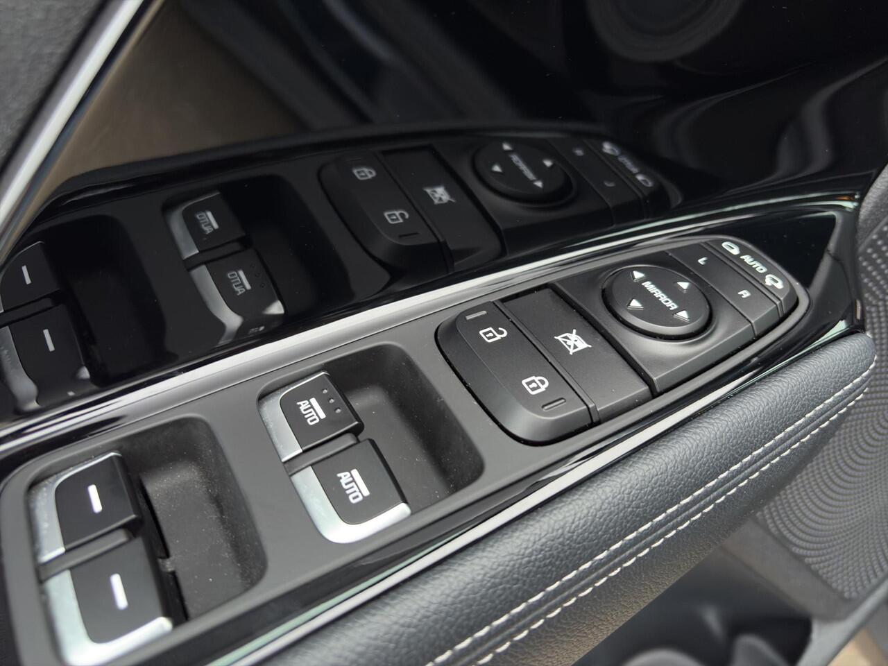 KIA Niro 1.6 GDi Hybrid DynamicLine Automaat | Camera | Cruise | Sensoren | Apple Carplay & Android Auto |