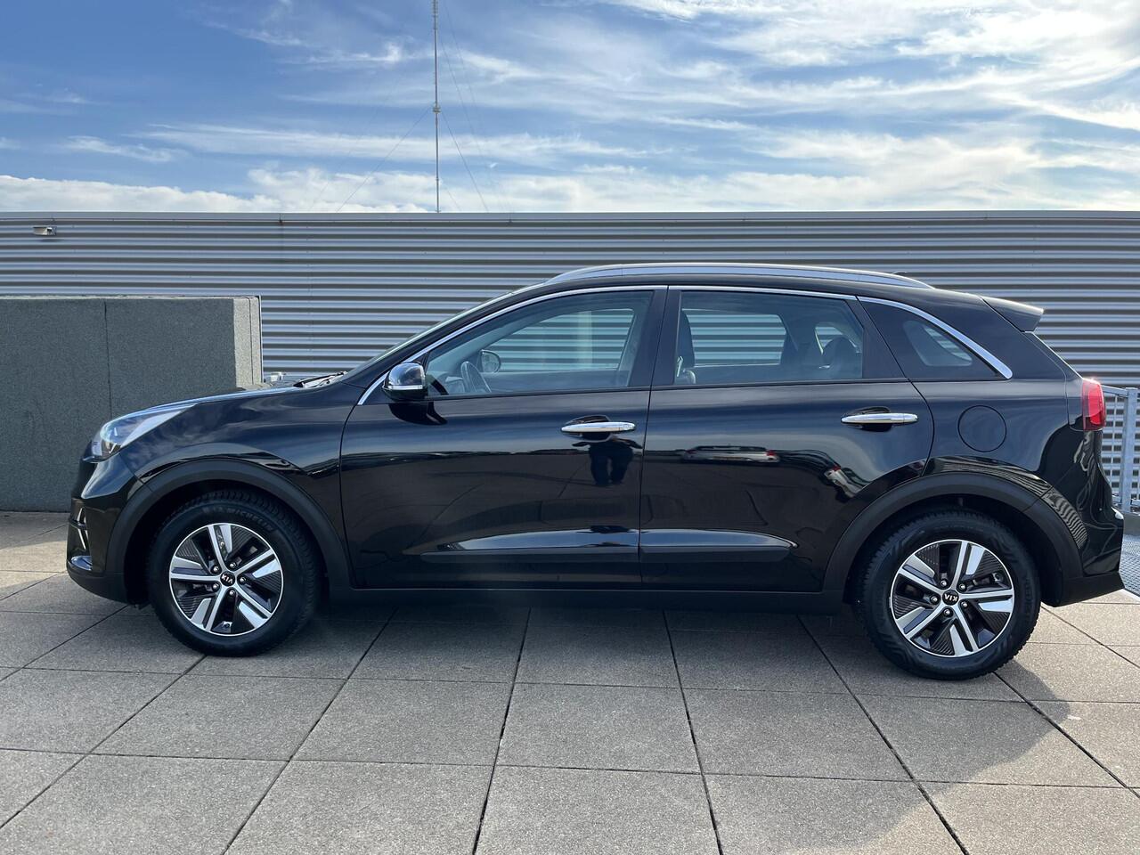 KIA Niro 1.6 GDi Hybrid DynamicLine Achteruitrij camera / Half leder / Navigatie / Parkeersensoren / Cruise control / Automaat / Nederlandse auto en boekjes compleet!